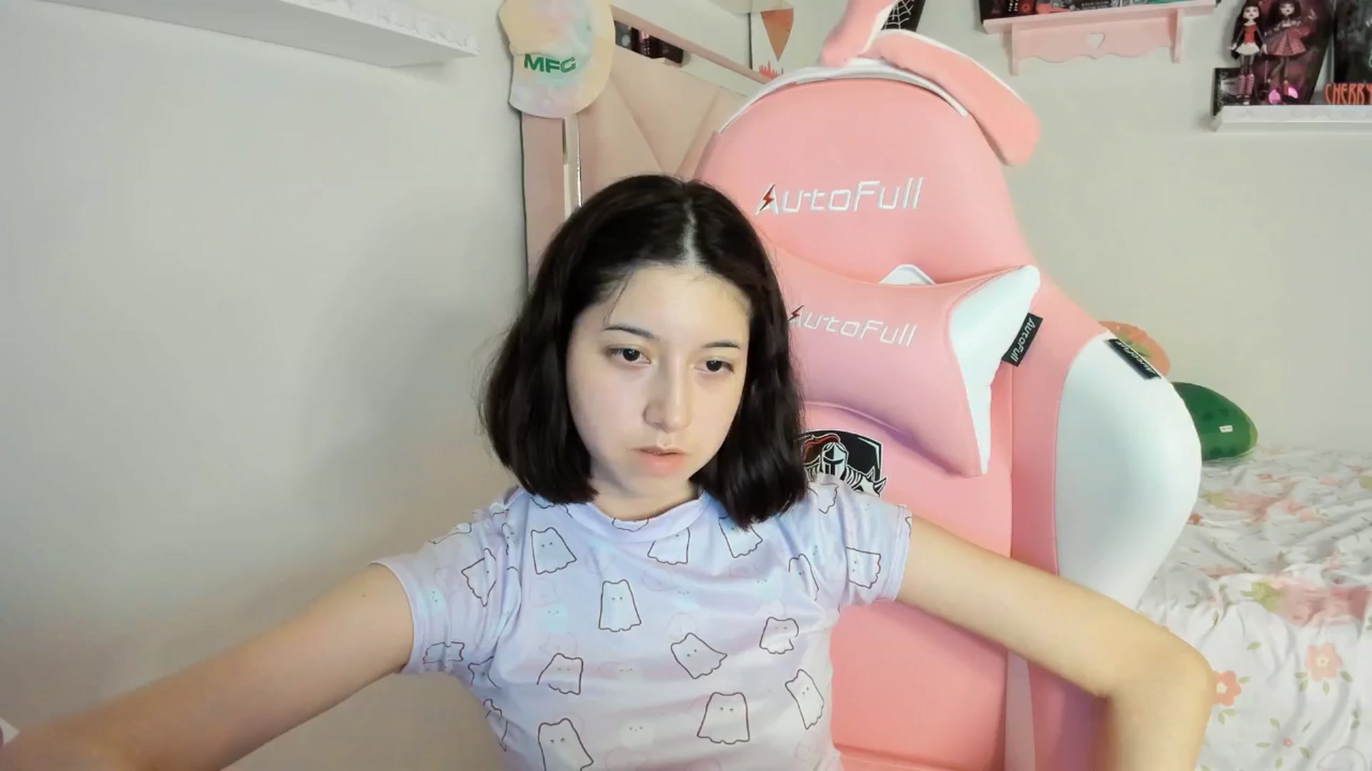 Gallery image thumbnail from Cherrycute666's myfreecams stream on, 04/18/2025, 06:07 image 5 of 20