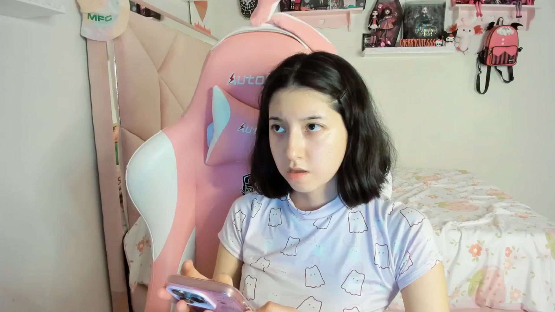 Gallery image thumbnail from Cherrycute666's myfreecams stream on, 04/18/2025, 06:07 image 1 of 20