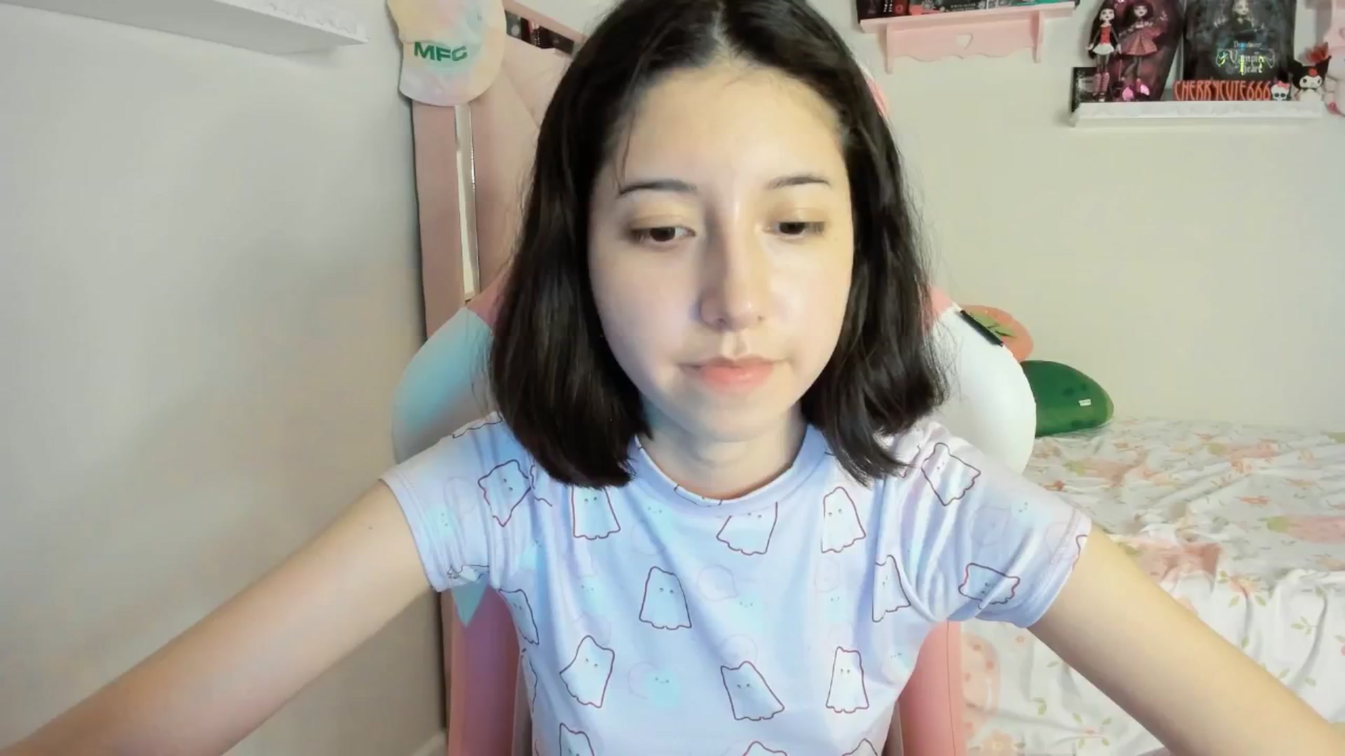 Gallery image thumbnail from Cherrycute666's myfreecams stream on, 04/18/2025, 06:07 image 9 of 20