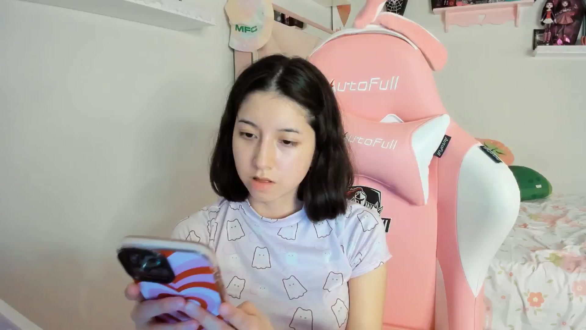 Gallery image thumbnail from Cherrycute666's myfreecams stream on, 04/18/2025, 06:07 image 4 of 20