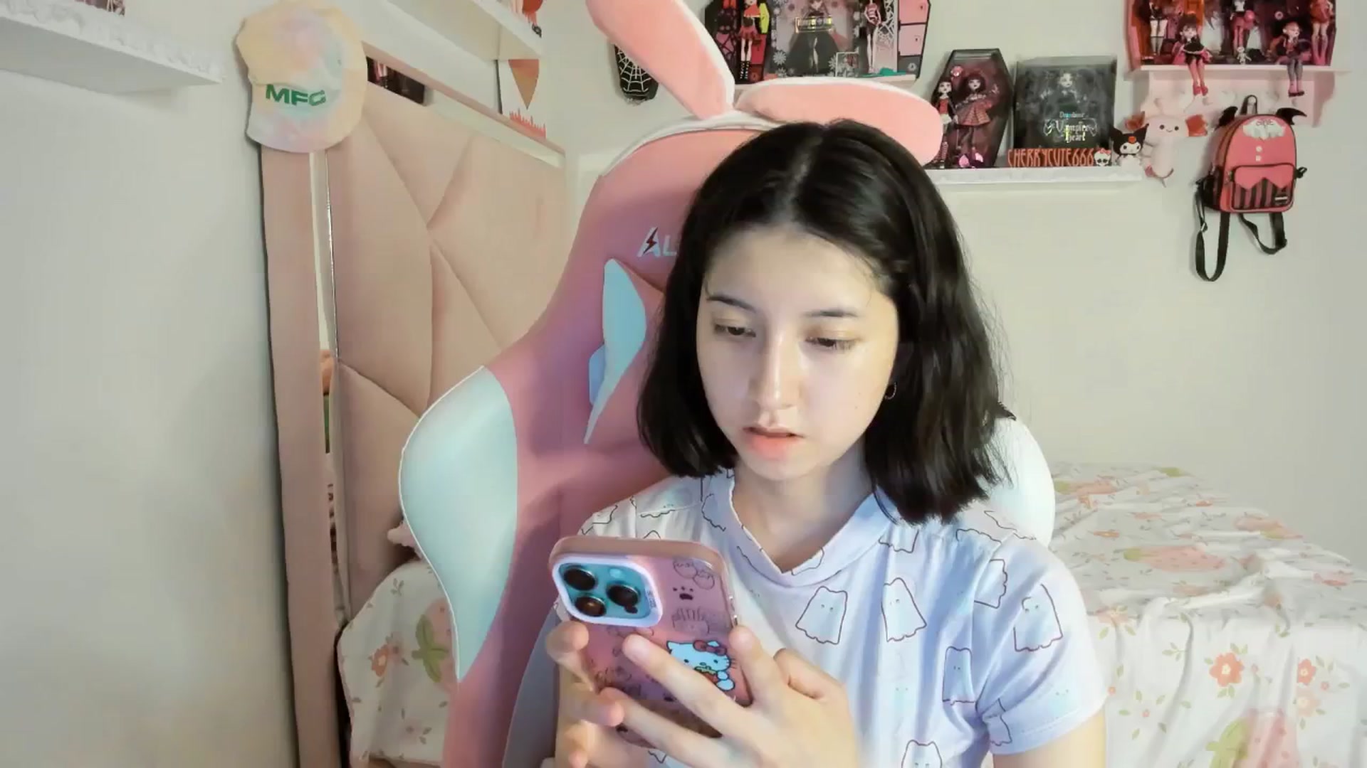 Gallery image thumbnail from Cherrycute666's myfreecams stream on, 04/18/2025, 07:09 image 18 of 20