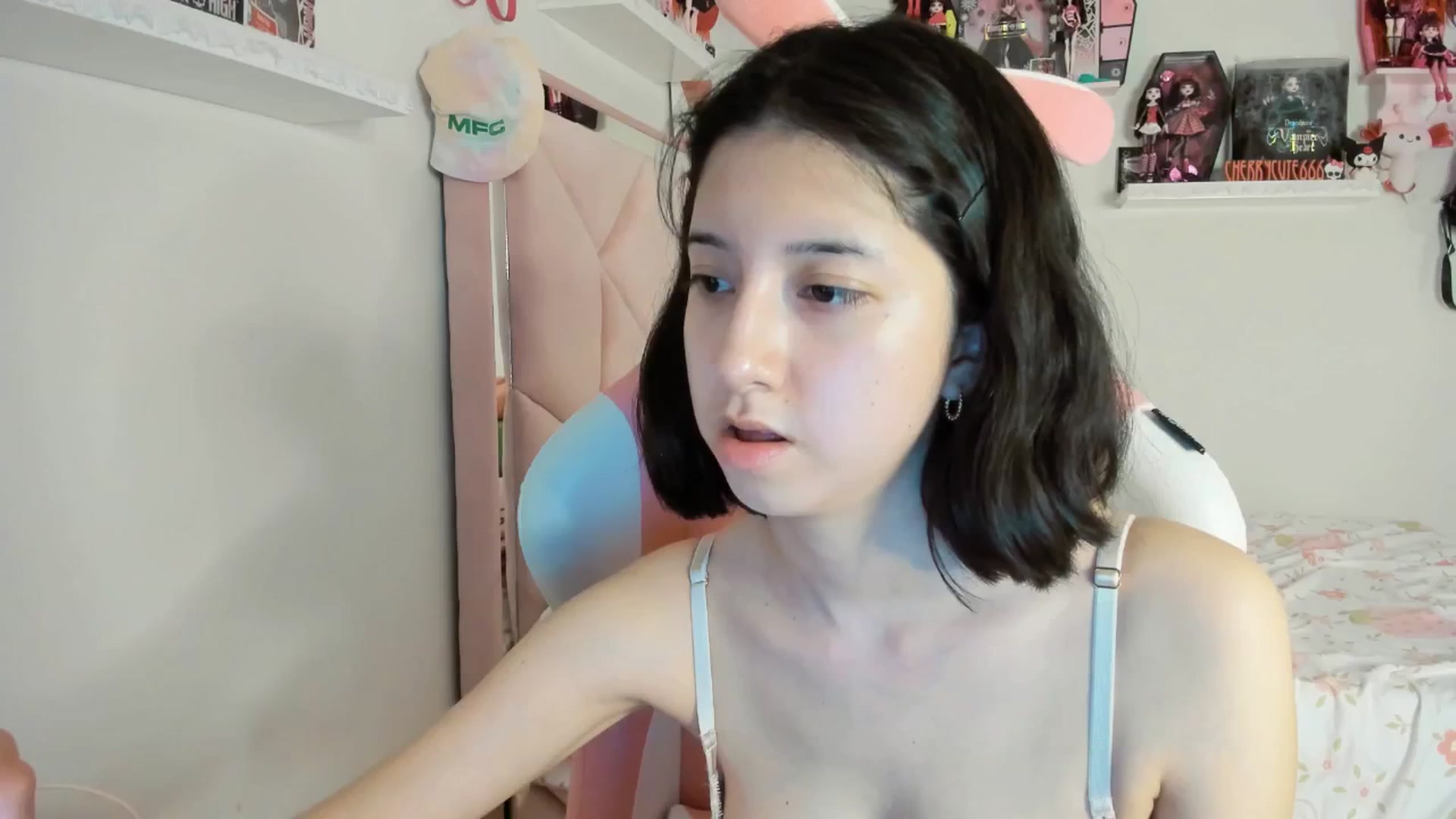 Gallery image thumbnail from Cherrycute666's myfreecams stream on, 04/18/2025, 07:09 image 12 of 20