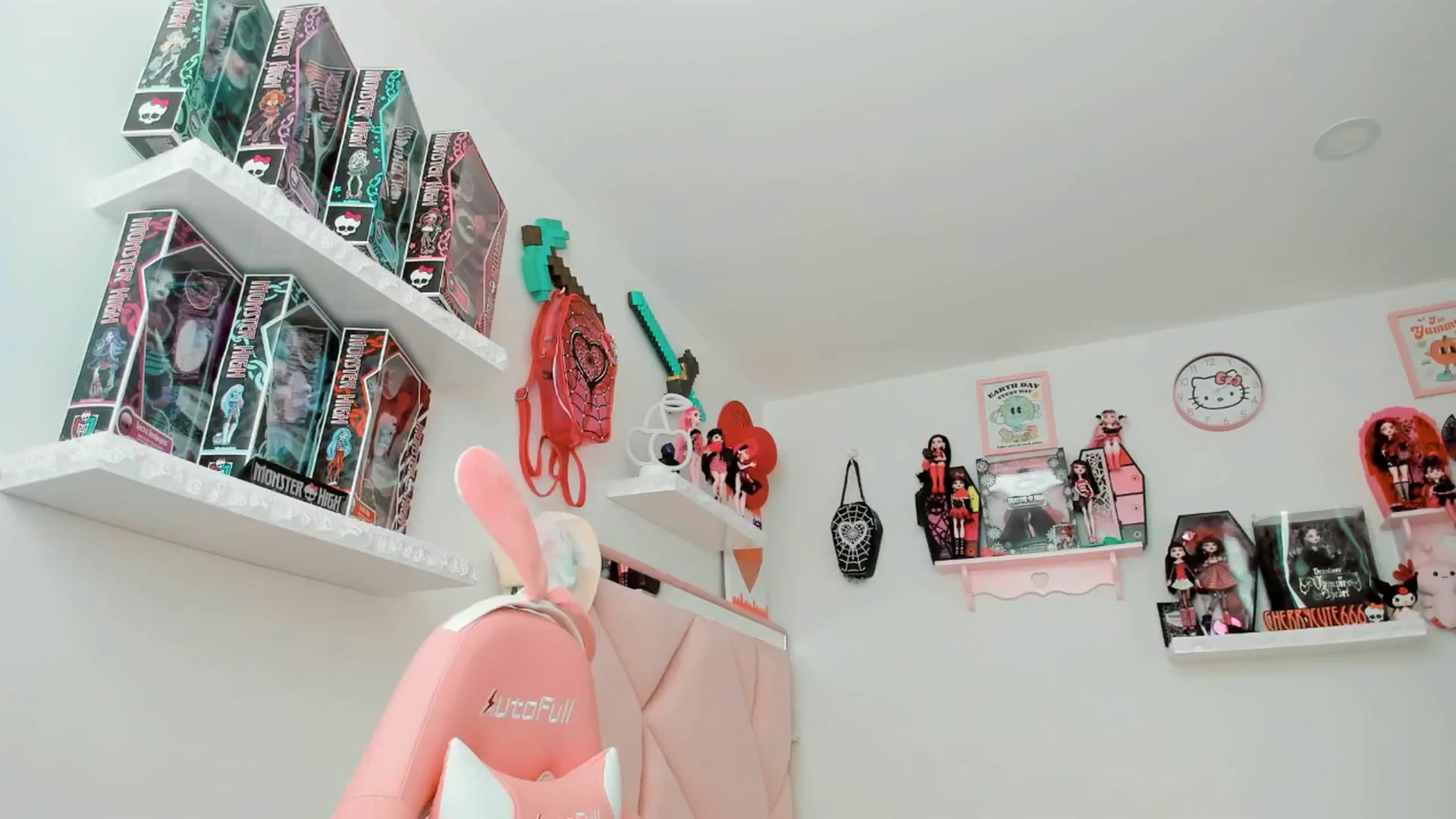 Gallery image thumbnail from Cherrycute666's myfreecams stream on, 04/18/2025, 23:23 image 11 of 20
