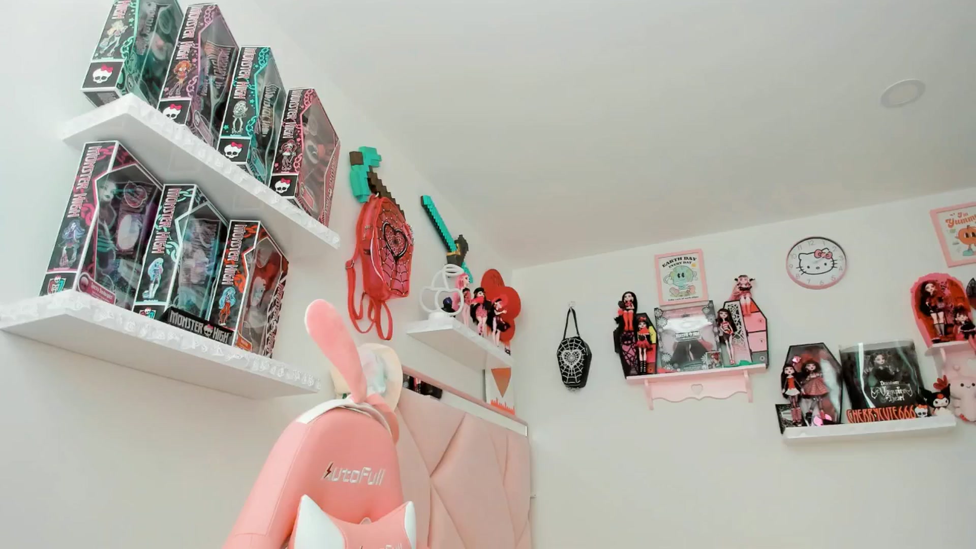 Gallery image thumbnail from Cherrycute666's myfreecams stream on, 04/18/2025, 23:23 image 12 of 20