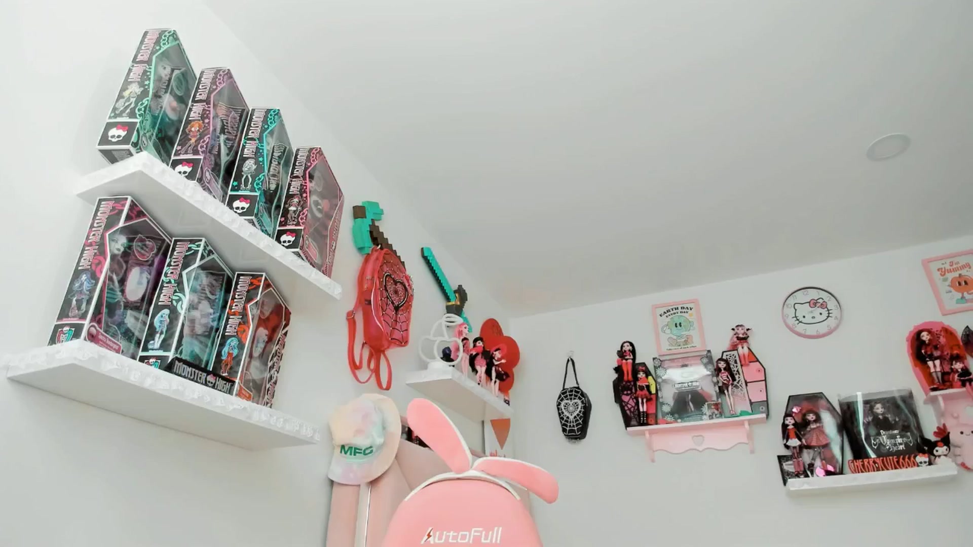 Gallery image thumbnail from Cherrycute666's myfreecams stream on, 04/18/2025, 23:23 image 19 of 20