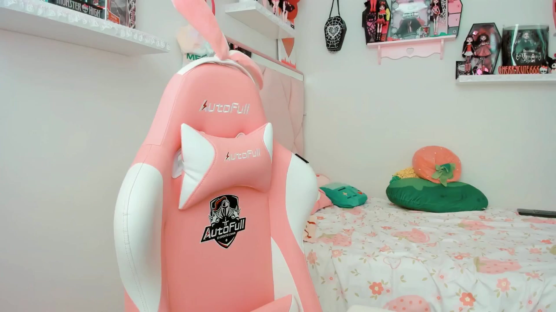 Gallery image thumbnail from Cherrycute666's myfreecams stream on, 04/18/2025, 23:23 image 2 of 20