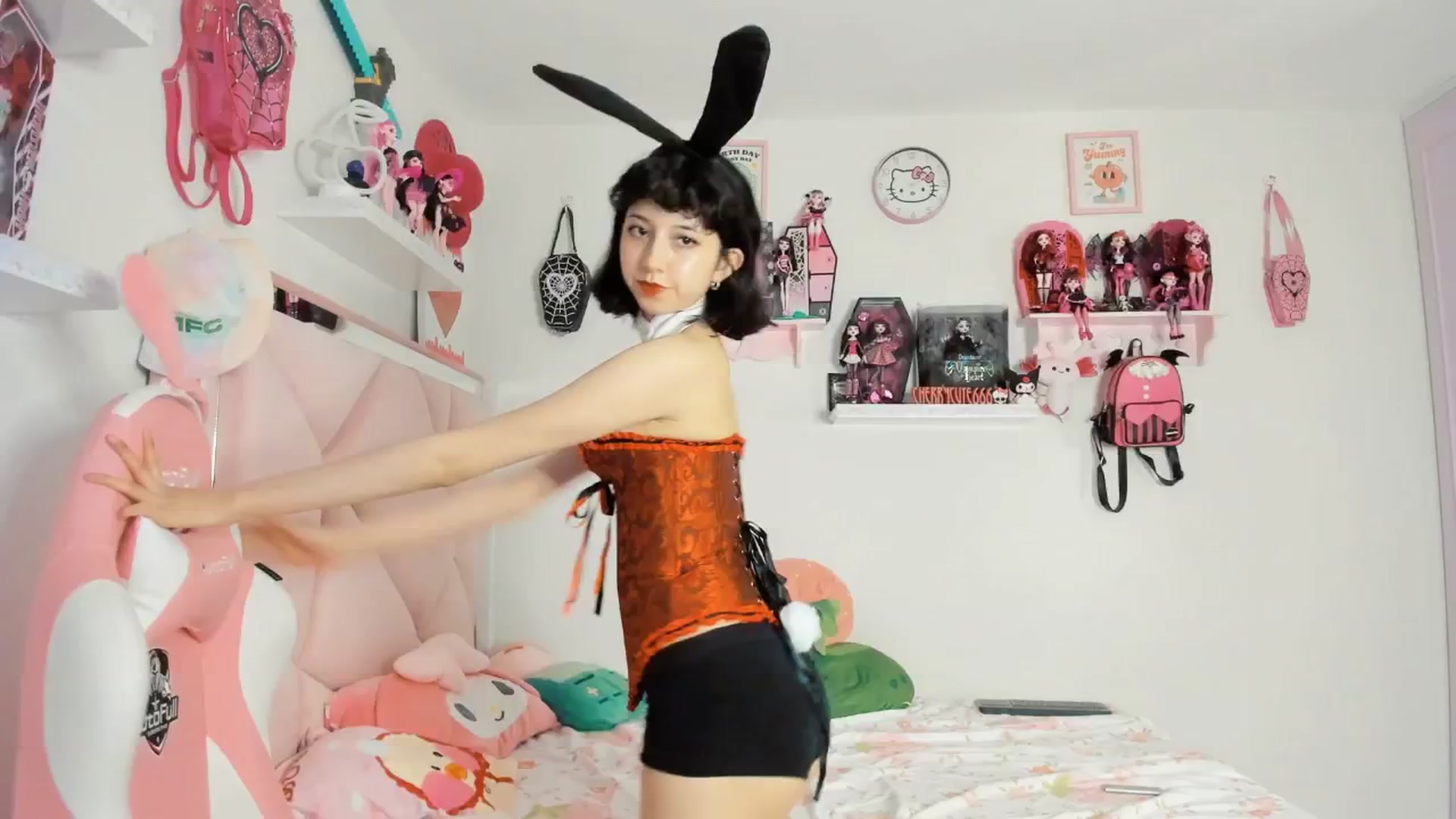 Gallery image thumbnail from Cherrycute666's myfreecams stream on, 04/19/2025, 03:43 image 8 of 20