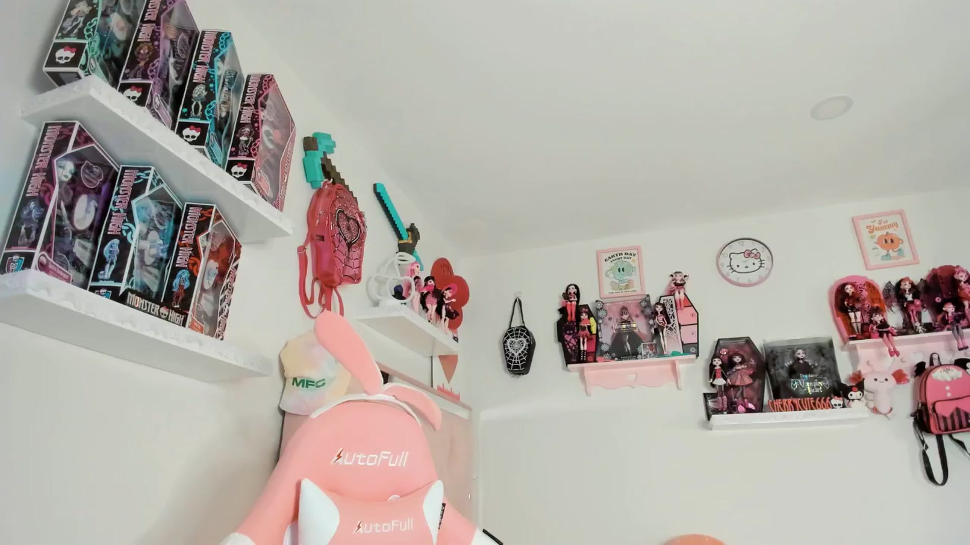Gallery image thumbnail from Cherrycute666's myfreecams stream on, 04/19/2025, 03:43 image 1 of 20