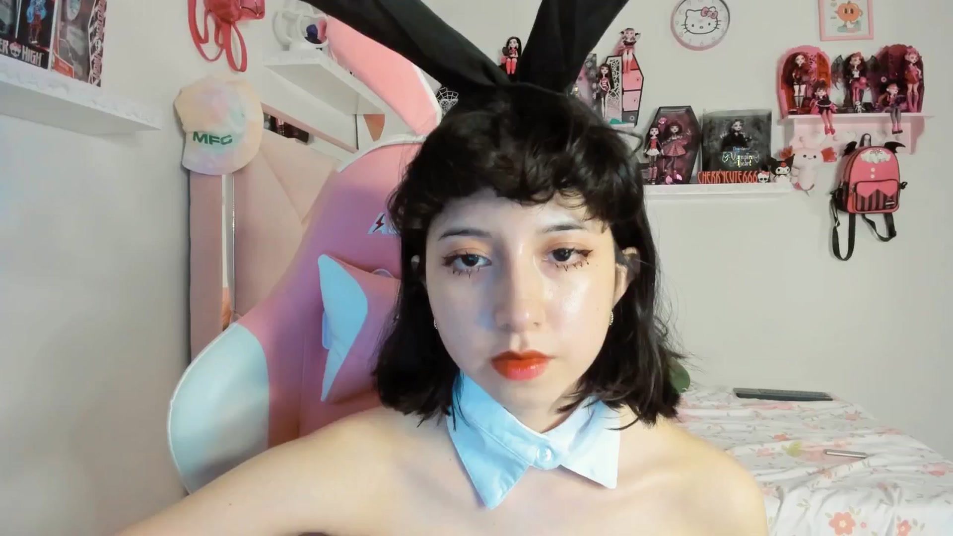 Gallery image thumbnail from Cherrycute666's myfreecams stream on, 04/19/2025, 03:43 image 5 of 20