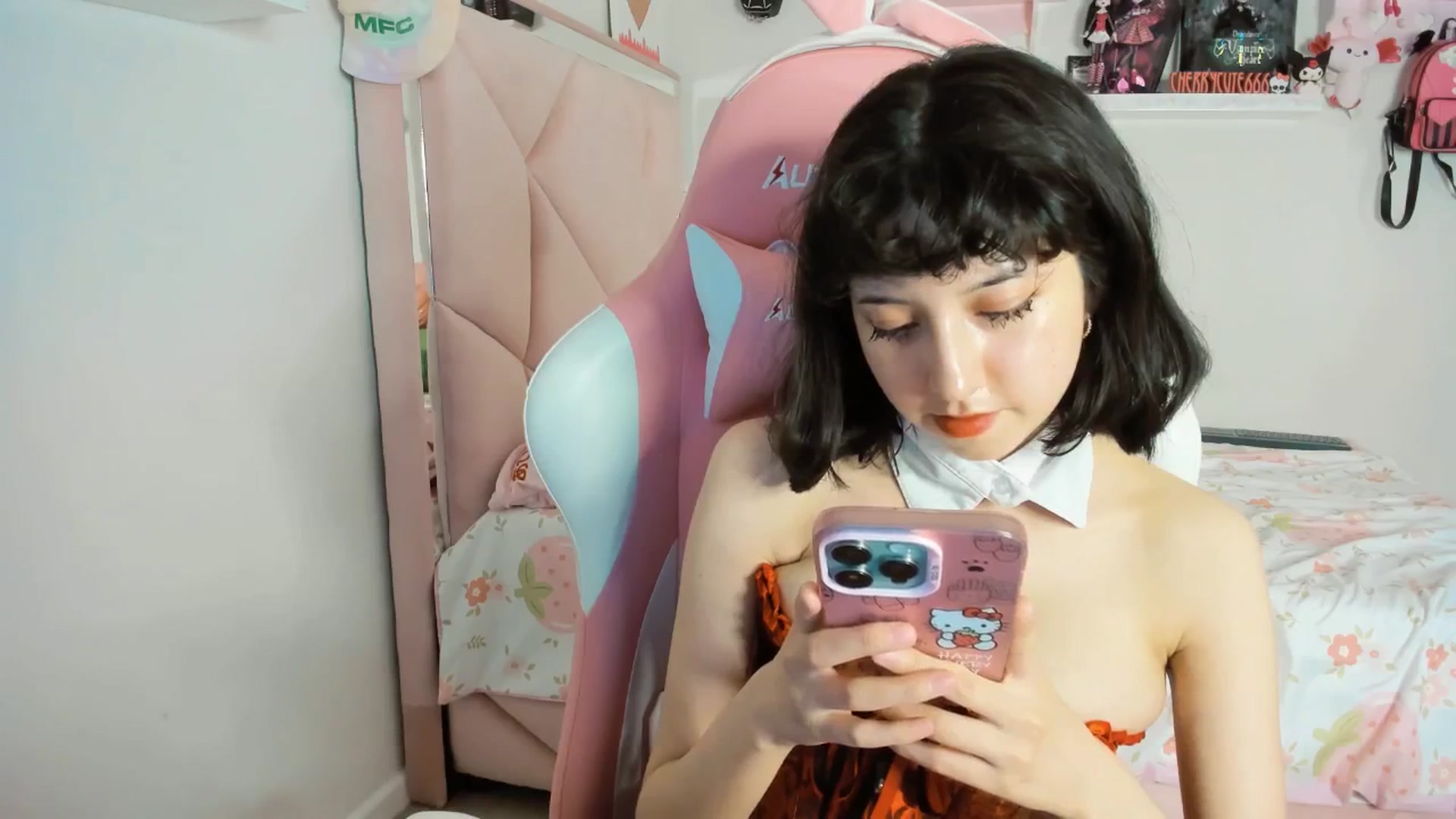 Gallery image thumbnail from Cherrycute666's myfreecams stream on, 04/19/2025, 05:55 image 11 of 20