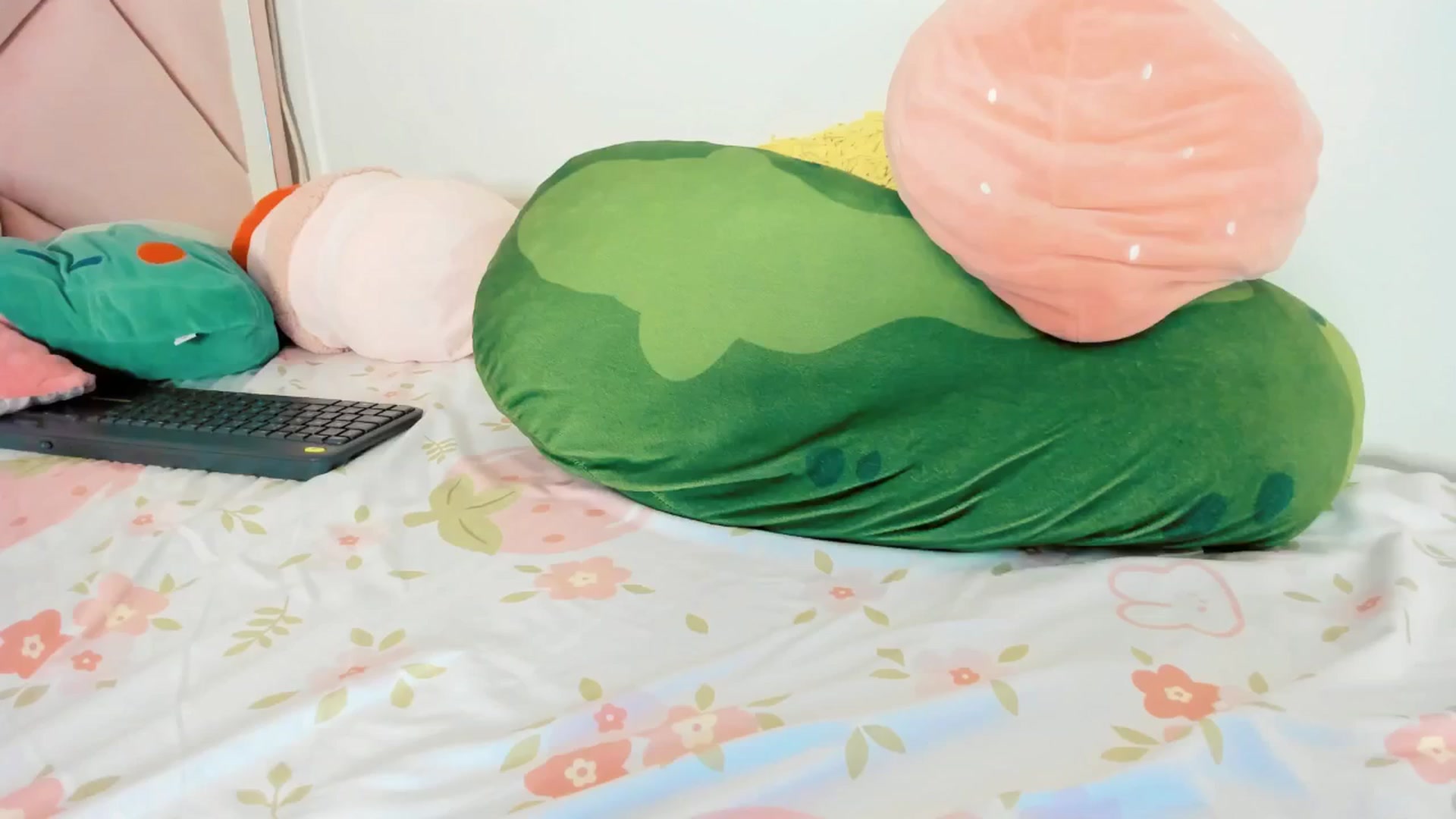 Gallery image thumbnail from Cherrycute666's myfreecams stream on, 04/19/2025, 10:08 image 18 of 20