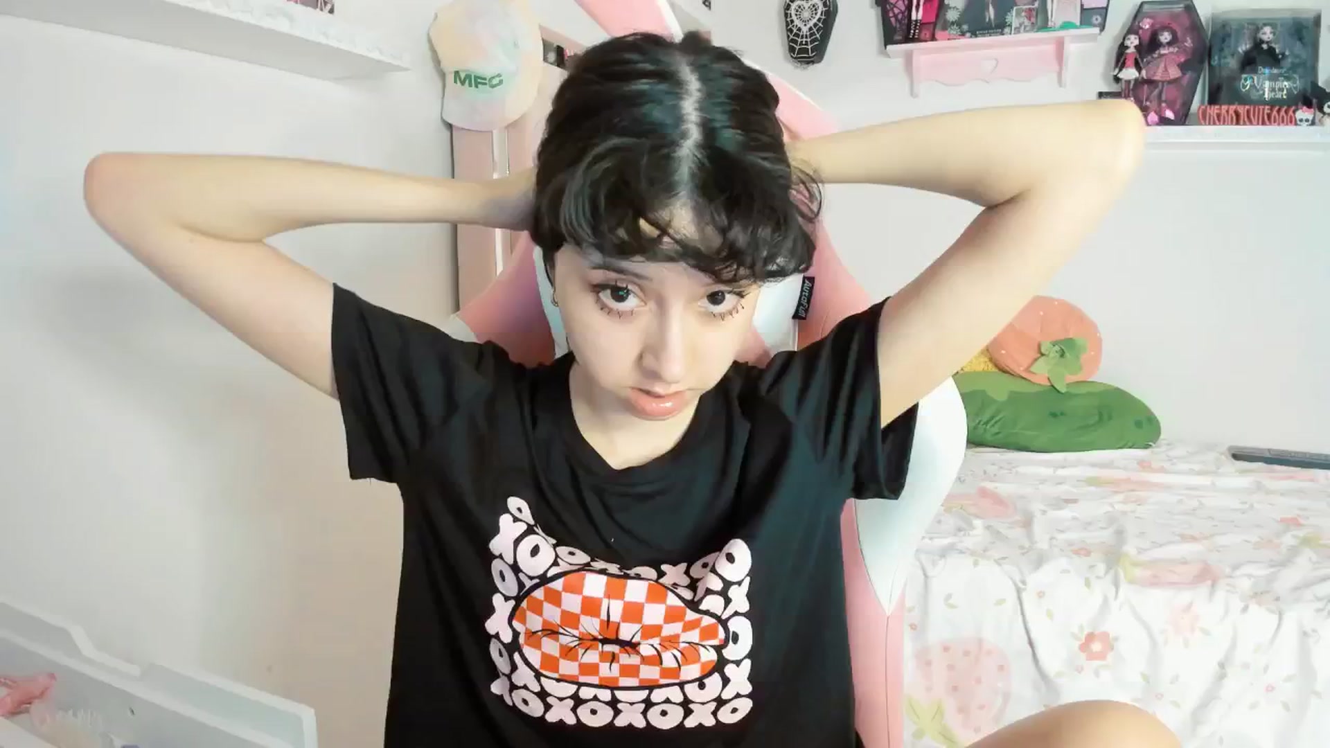 Gallery image thumbnail from Cherrycute666's myfreecams stream on, 04/19/2025, 10:08 image 8 of 20