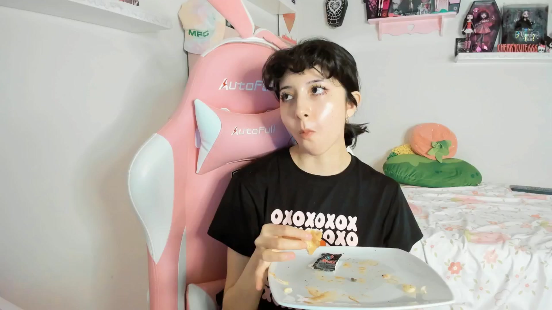 Gallery image thumbnail from Cherrycute666's myfreecams stream on, 04/19/2025, 10:08 image 7 of 20
