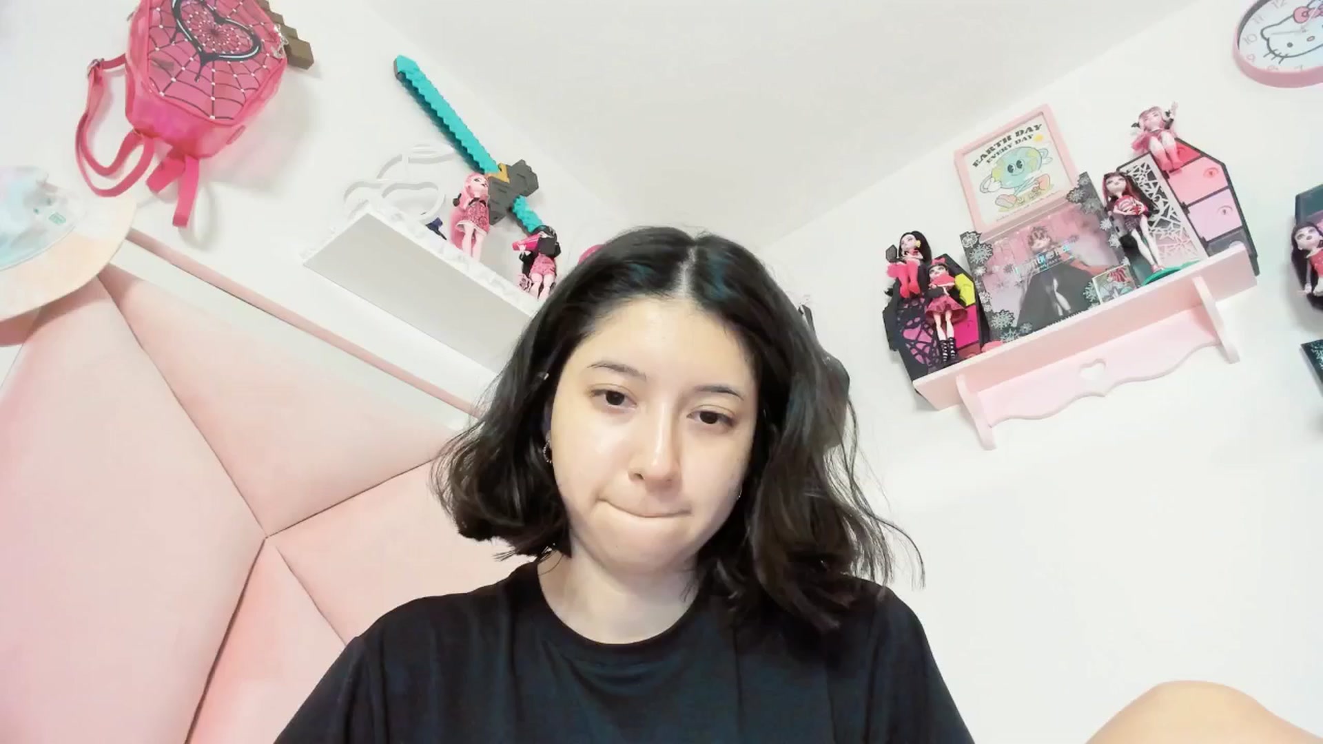 Gallery image thumbnail from Cherrycute666's myfreecams stream on, 04/19/2025, 10:08 image 20 of 20
