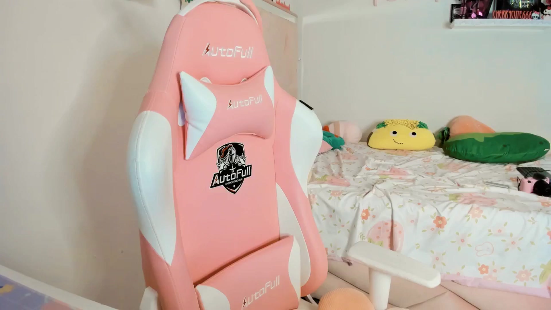 Gallery image thumbnail from Cherrycute666's myfreecams stream on, 04/20/2025, 08:23 image 12 of 20