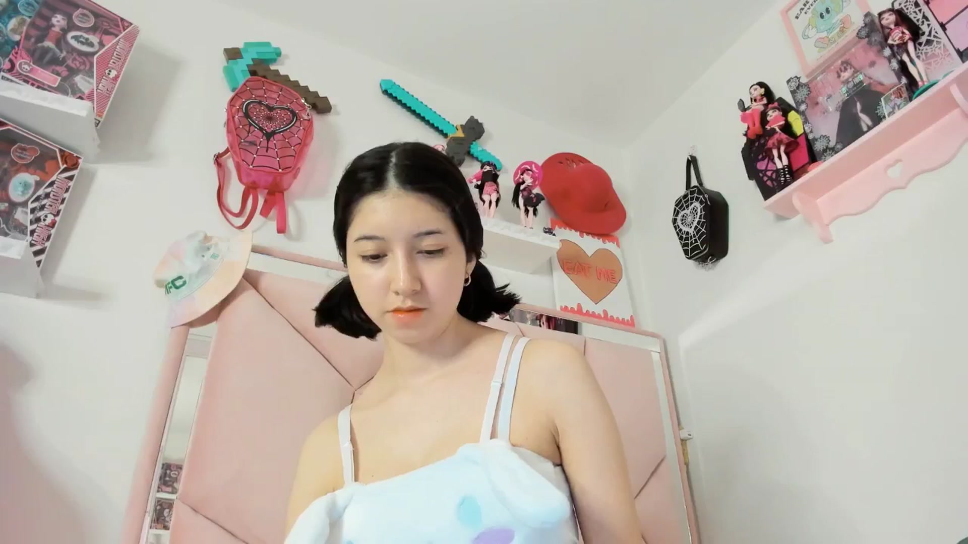 Gallery image thumbnail from Cherrycute666's myfreecams stream on, 04/20/2025, 08:23 image 7 of 20