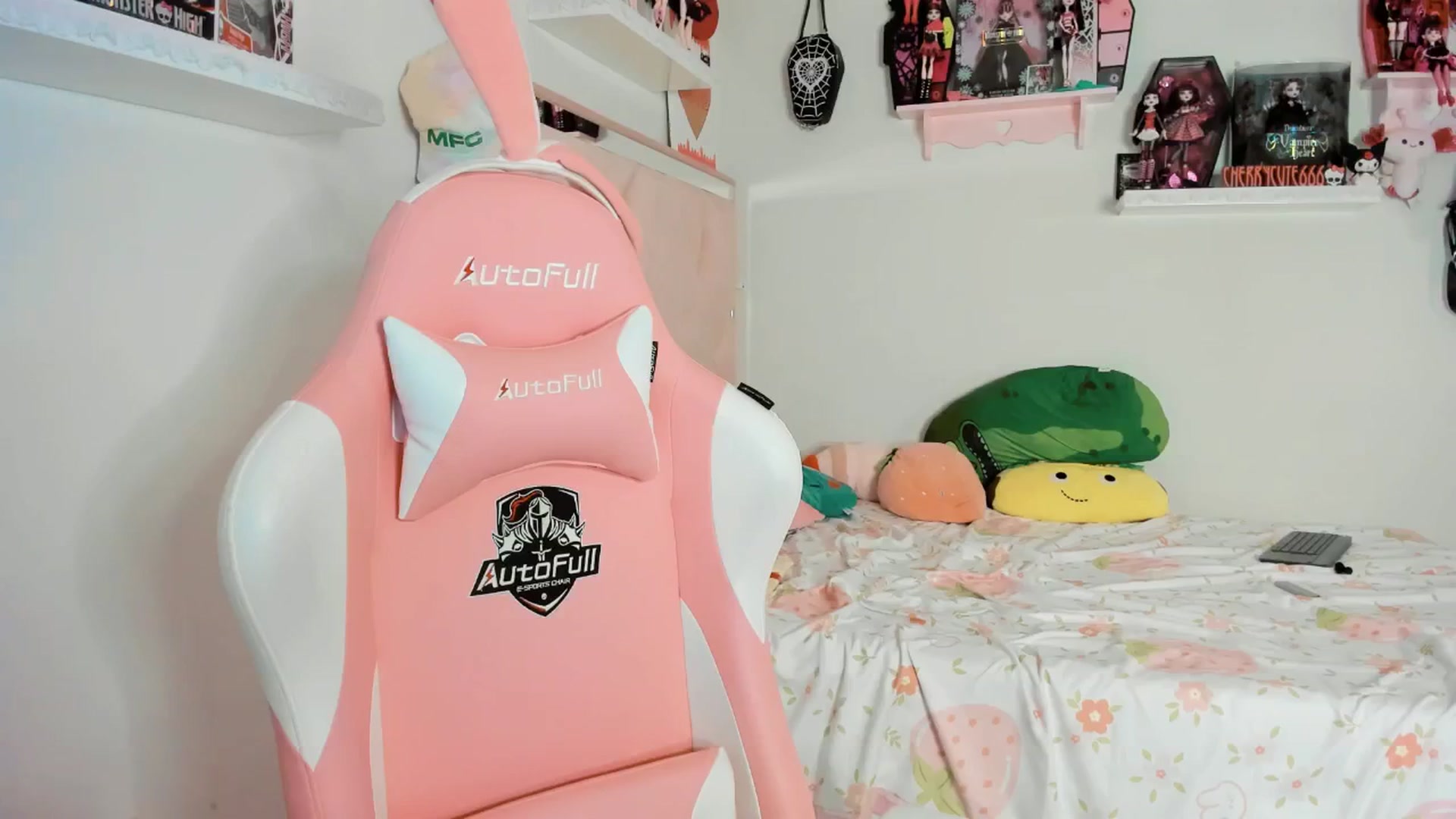 Gallery image thumbnail from Cherrycute666's myfreecams stream on, 04/21/2025, 01:47 image 19 of 20