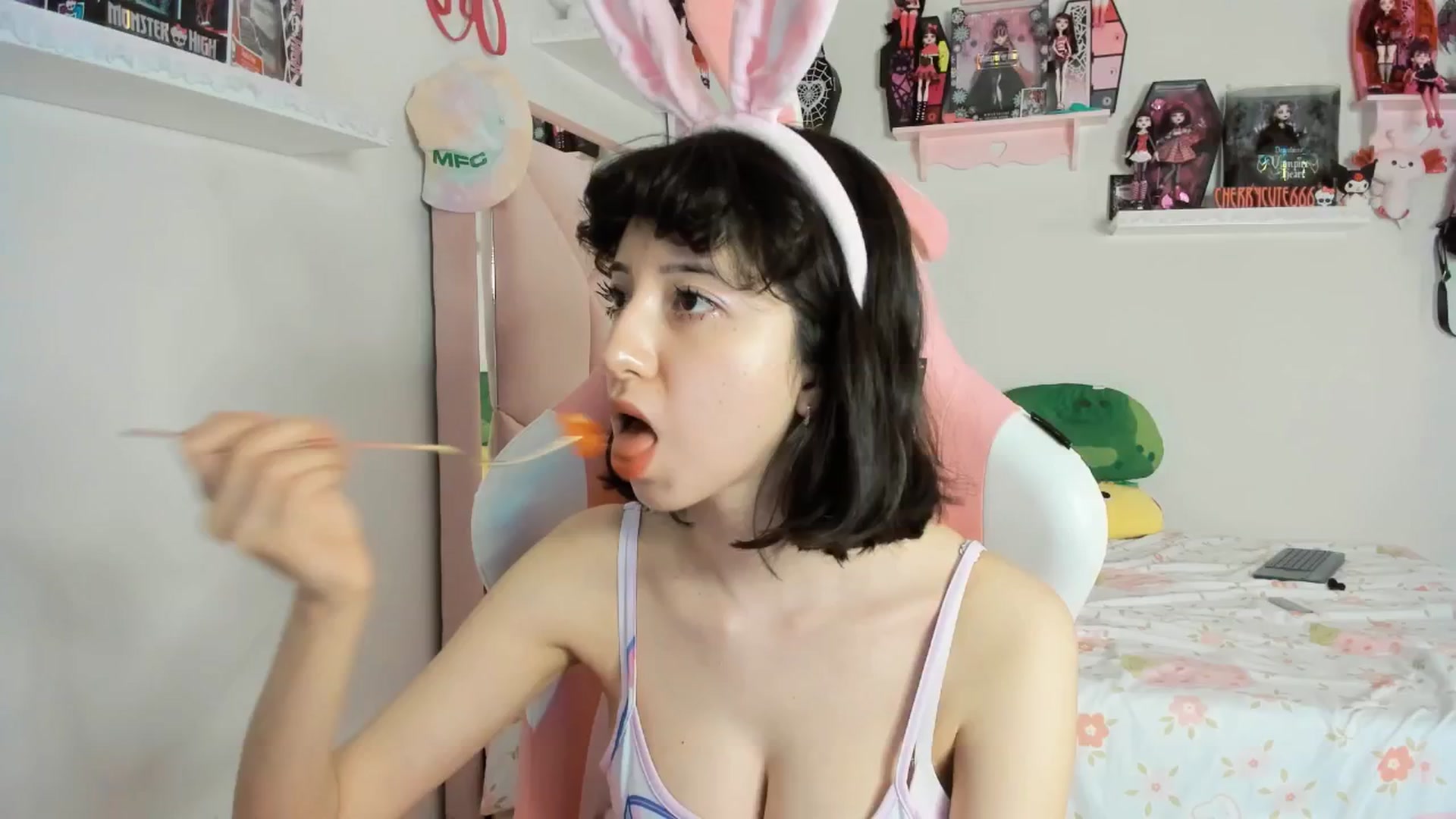 Gallery image thumbnail from Cherrycute666's myfreecams stream on, 04/21/2025, 01:47 image 4 of 20