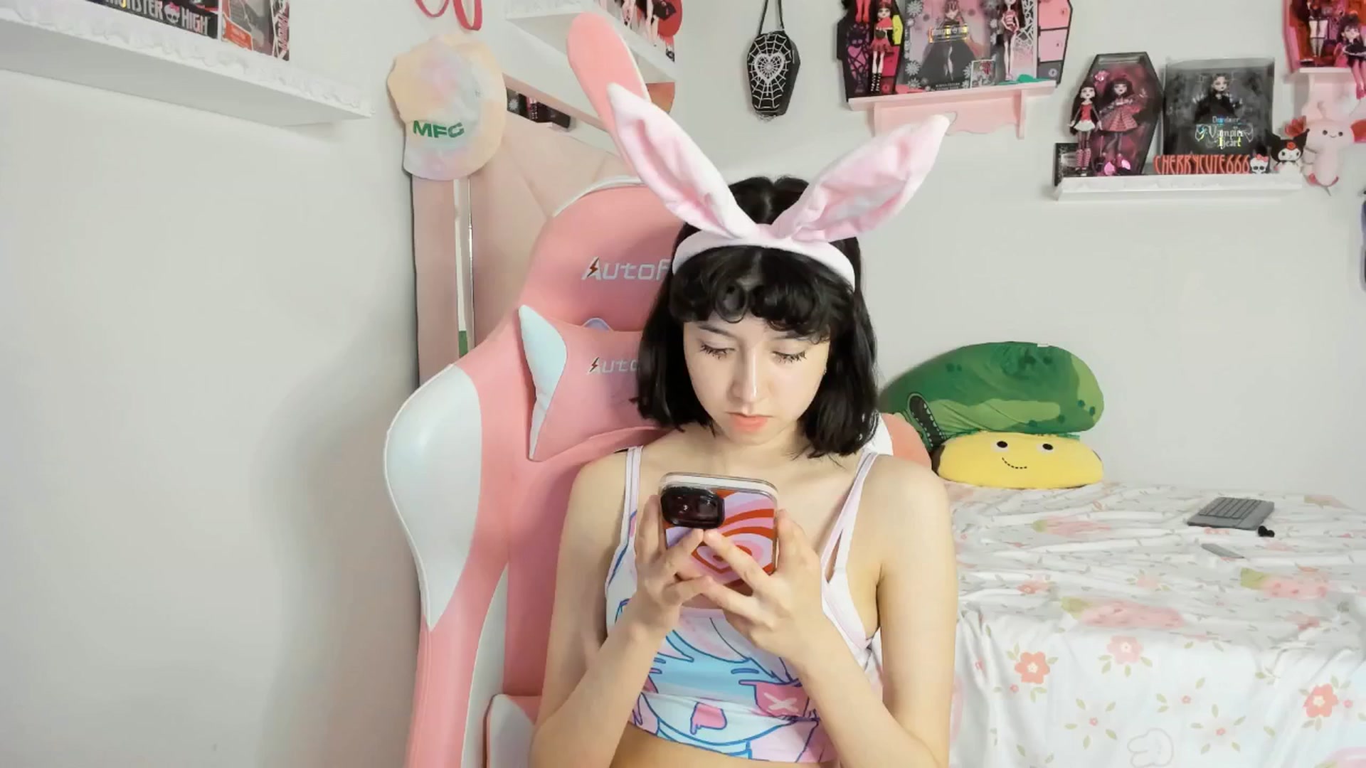 Gallery image thumbnail from Cherrycute666's myfreecams stream on, 04/21/2025, 01:47 image 11 of 20