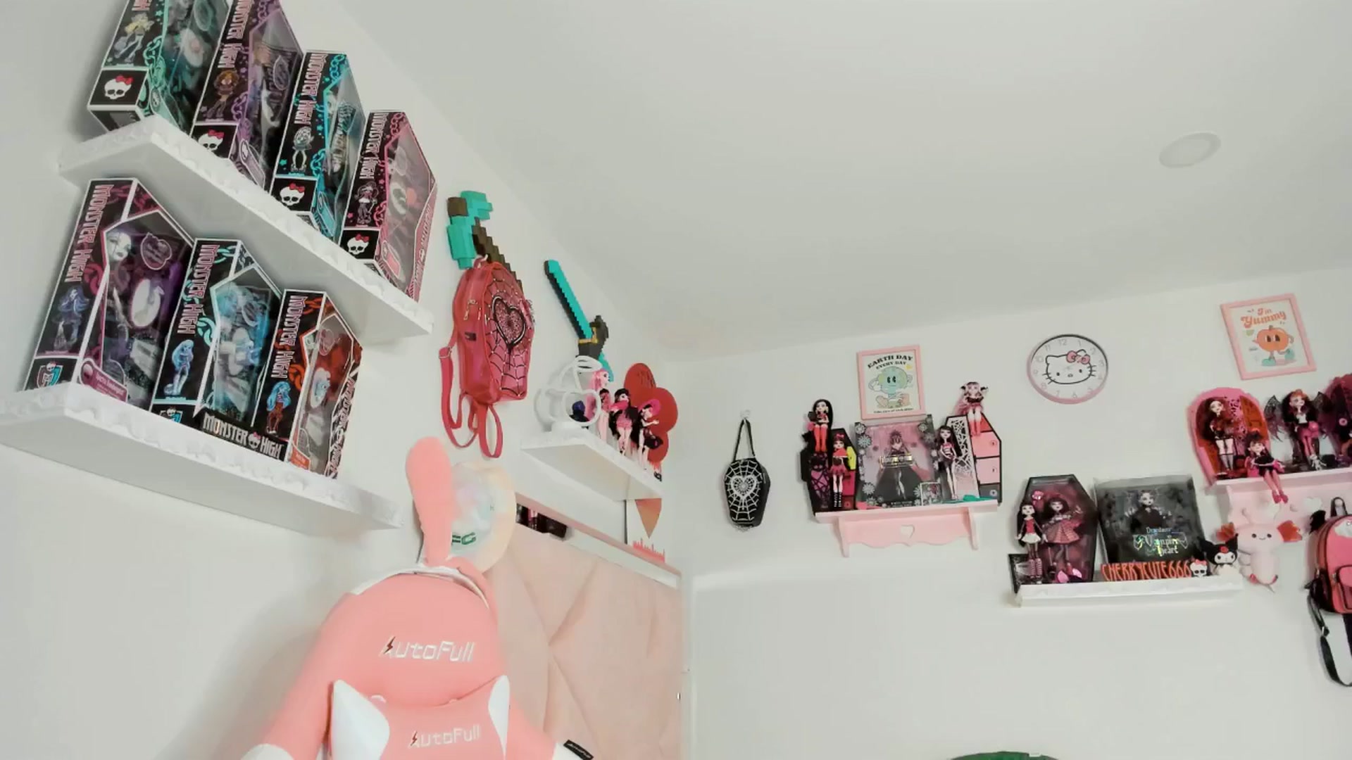 Gallery image thumbnail from Cherrycute666's myfreecams stream on, 04/21/2025, 01:47 image 9 of 20