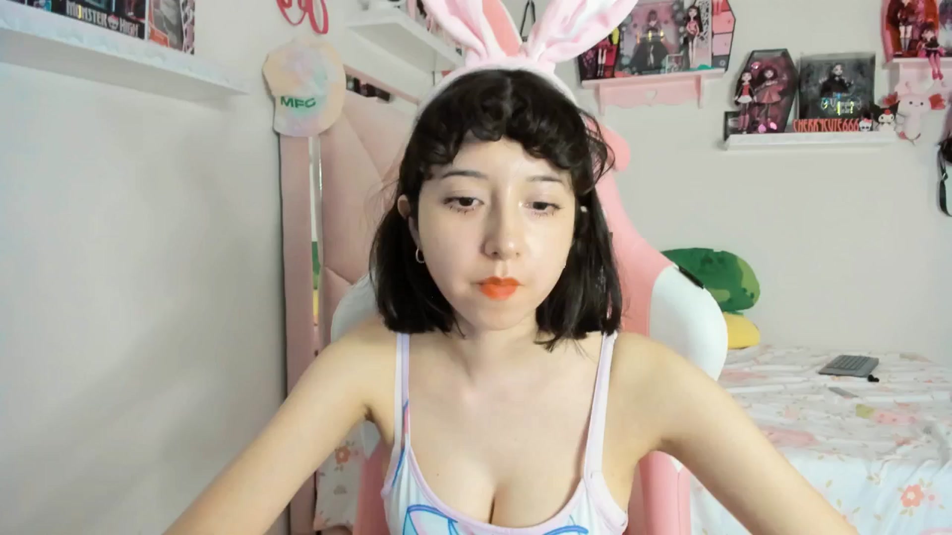 Gallery image thumbnail from Cherrycute666's myfreecams stream on, 04/21/2025, 01:47 image 1 of 20
