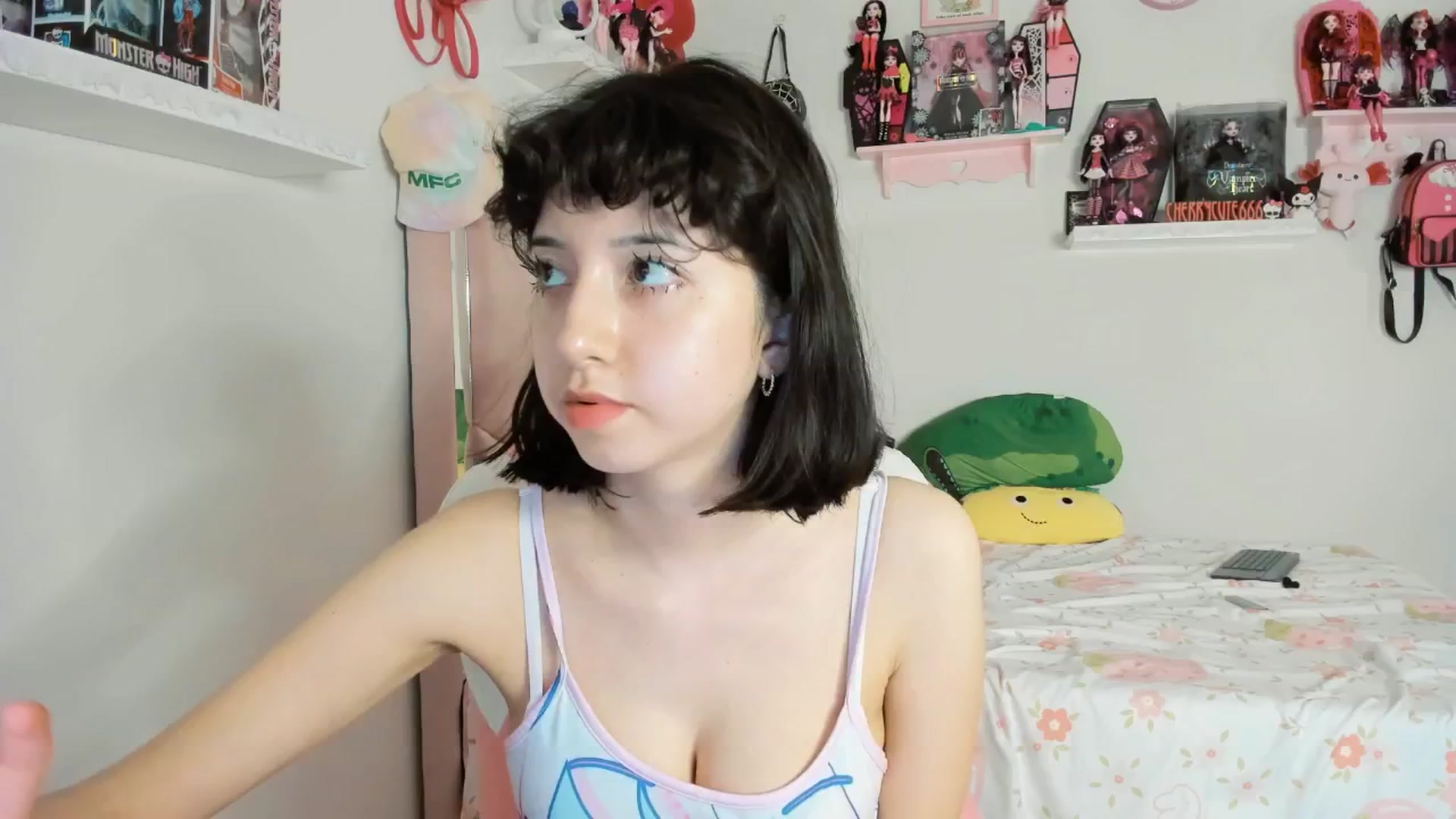 Gallery image thumbnail from Cherrycute666's myfreecams stream on, 04/21/2025, 03:52 image 18 of 20