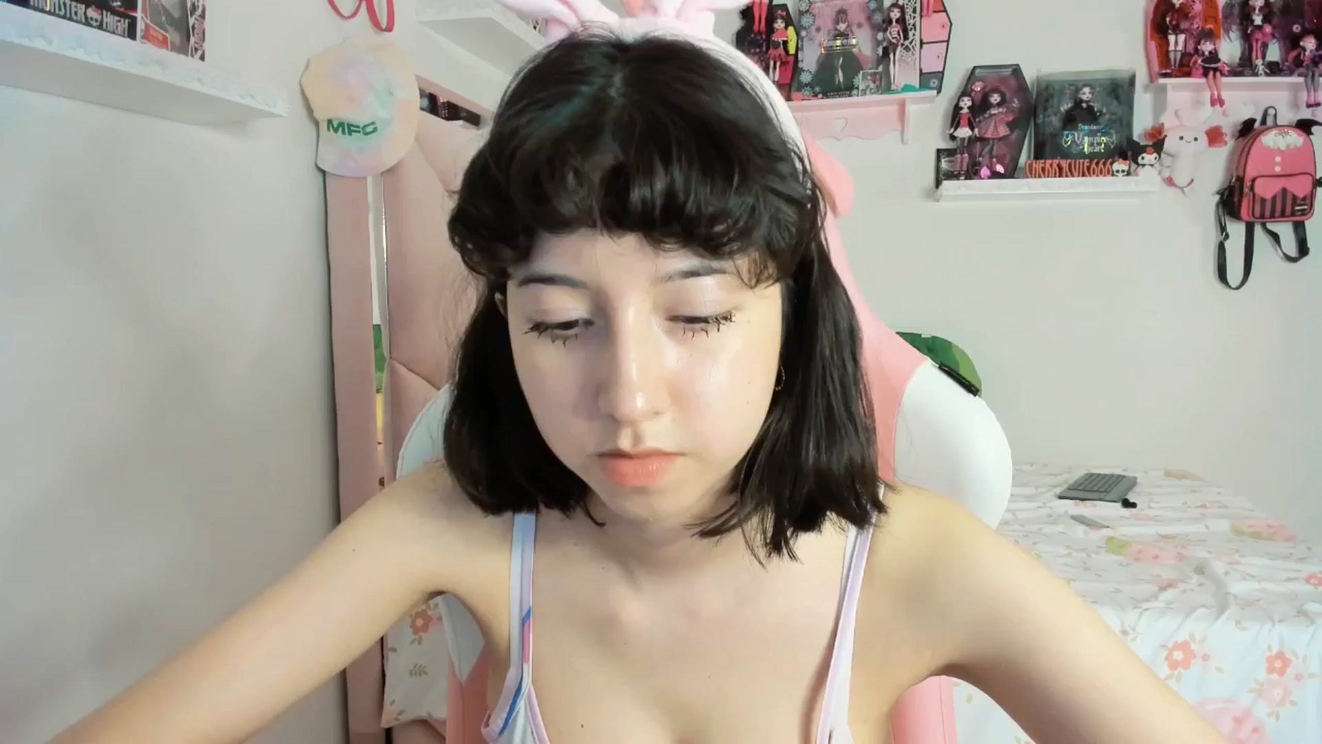 Gallery image thumbnail from Cherrycute666's myfreecams stream on, 04/21/2025, 03:52 image 1 of 20