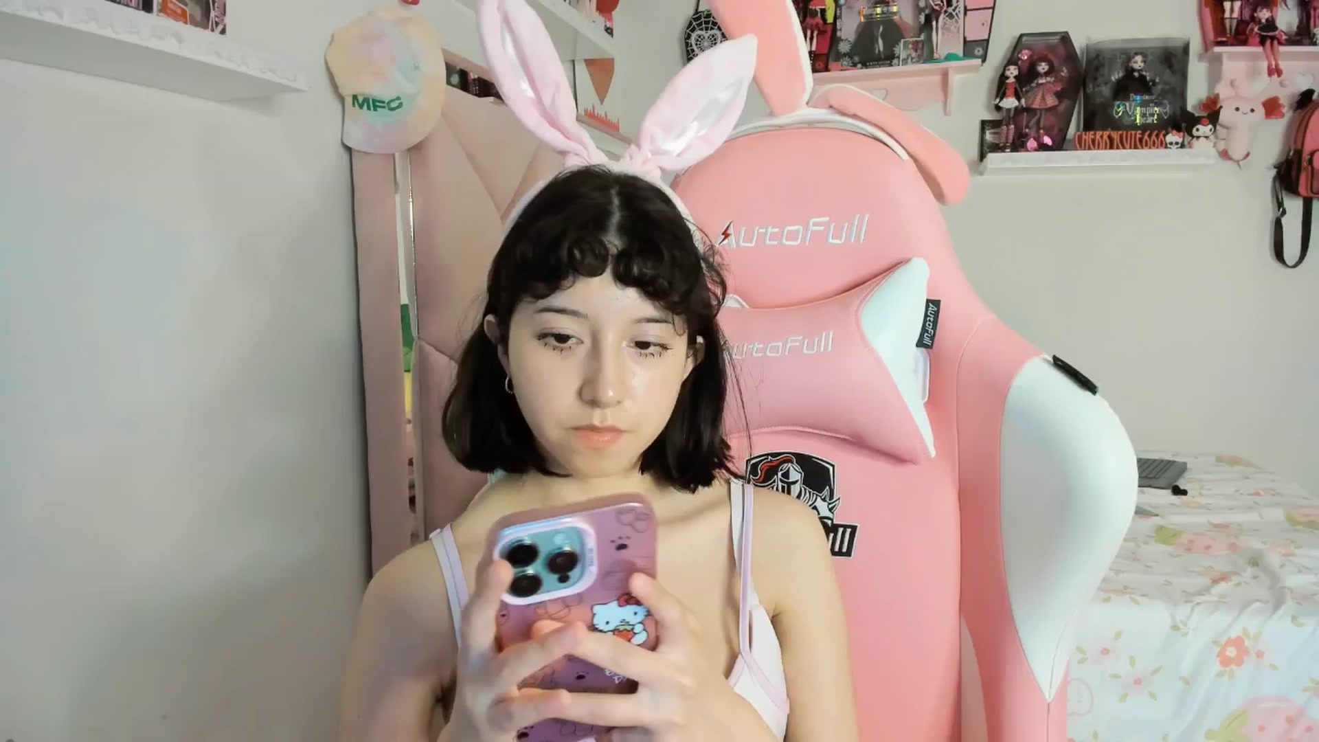 Gallery image thumbnail from Cherrycute666's myfreecams stream on, 04/21/2025, 03:52 image 5 of 20