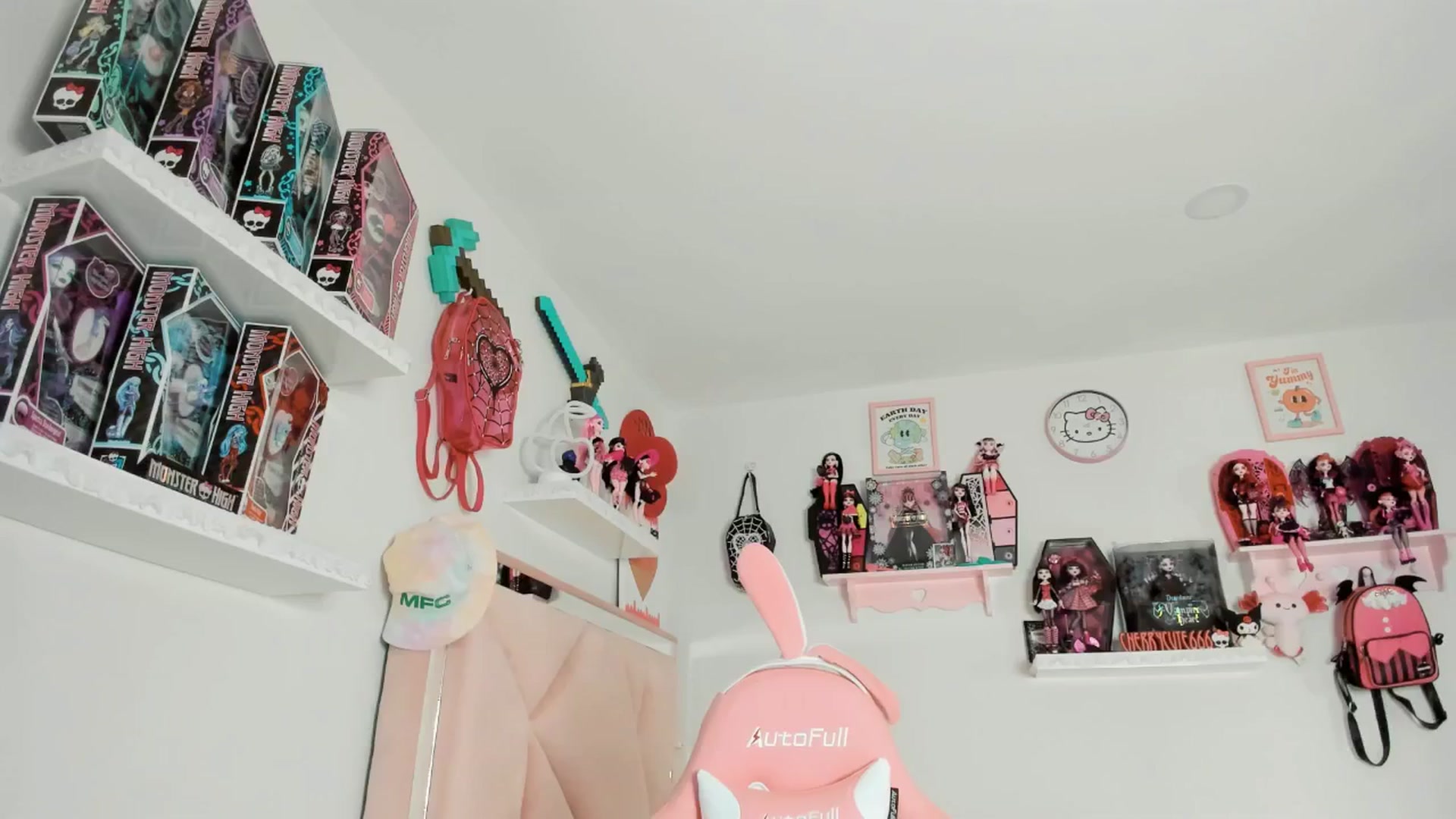 Gallery image thumbnail from Cherrycute666's myfreecams stream on, 04/21/2025, 03:52 image 9 of 20