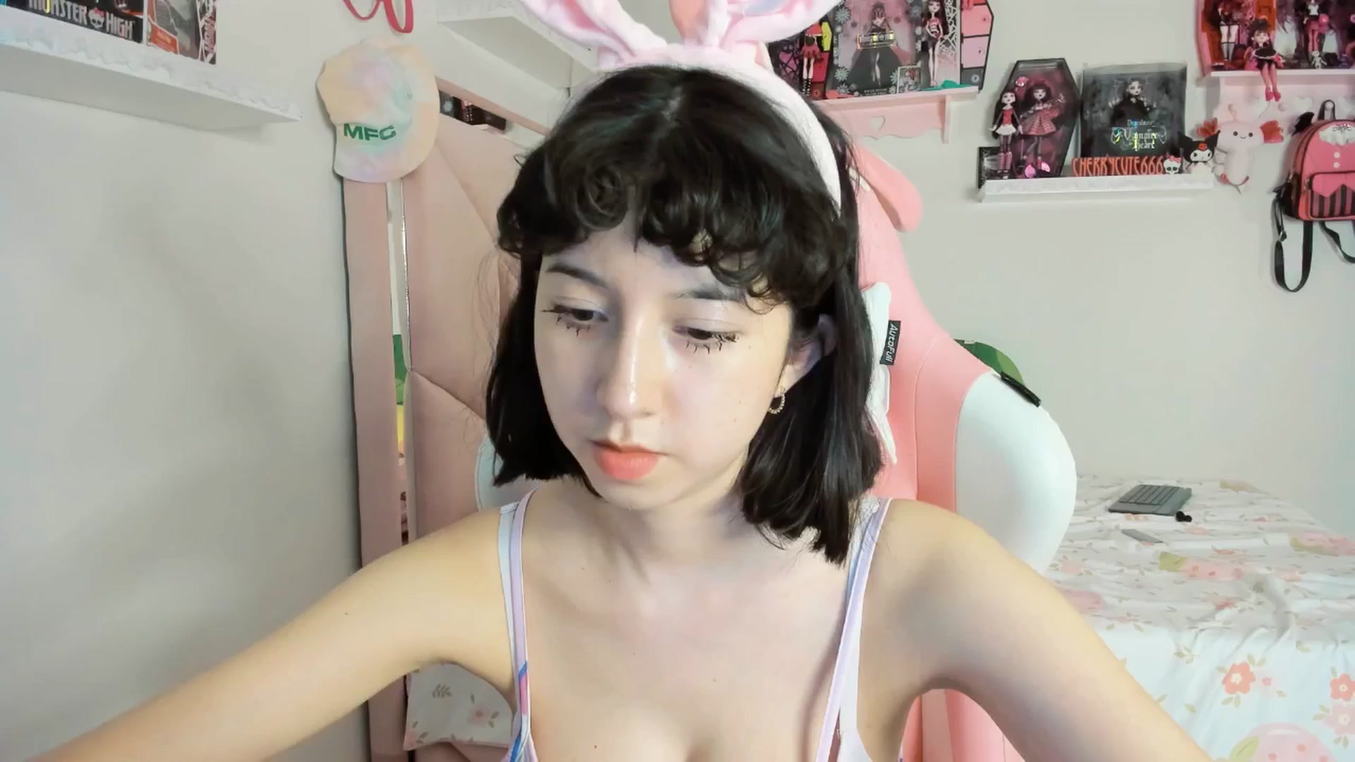 Gallery image thumbnail from Cherrycute666's myfreecams stream on, 04/21/2025, 03:52 image 12 of 20