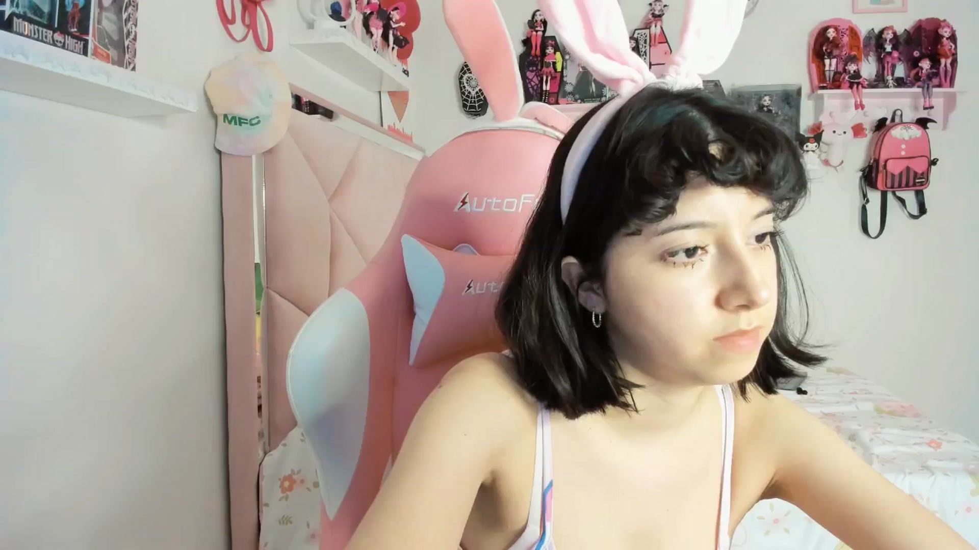 Gallery image thumbnail from Cherrycute666's myfreecams stream on, 04/21/2025, 03:52 image 2 of 20