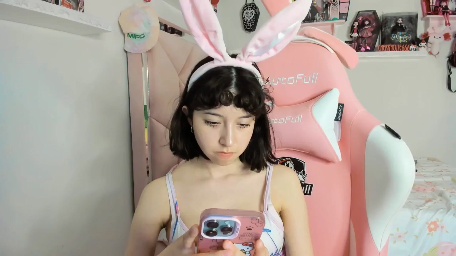 Gallery image thumbnail from Cherrycute666's myfreecams stream on, 04/21/2025, 03:52 image 3 of 20