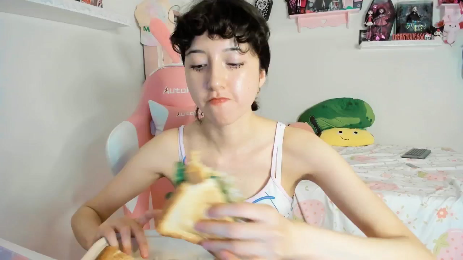 Gallery image thumbnail from Cherrycute666's myfreecams stream on, 04/21/2025, 08:04 image 1 of 20
