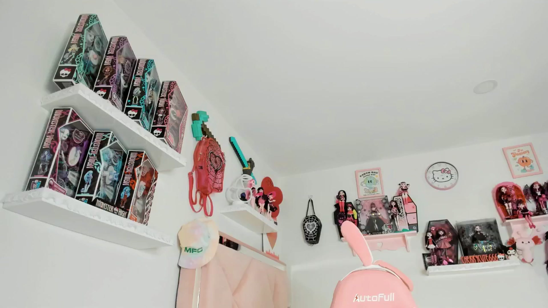 Gallery image thumbnail from Cherrycute666's myfreecams stream on, 04/21/2025, 08:04 image 18 of 20