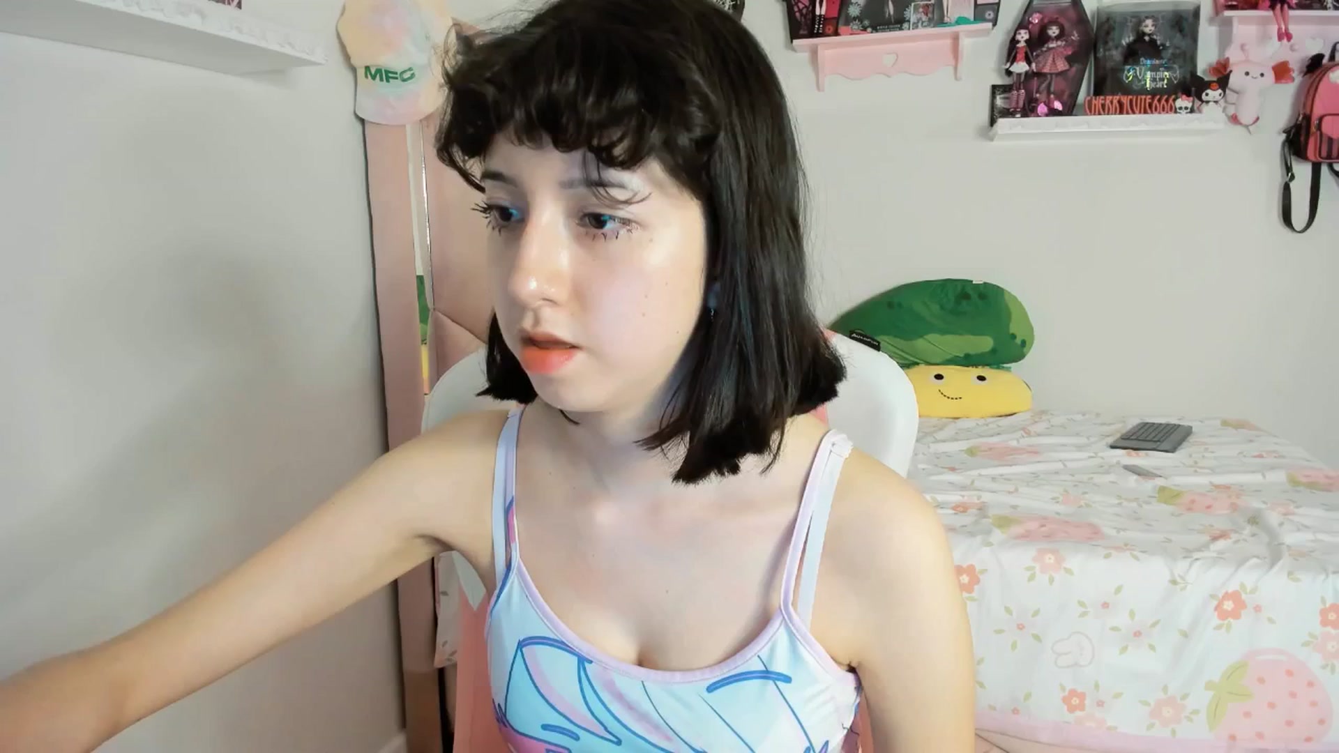 Gallery image thumbnail from Cherrycute666's myfreecams stream on, 04/21/2025, 08:04 image 3 of 20
