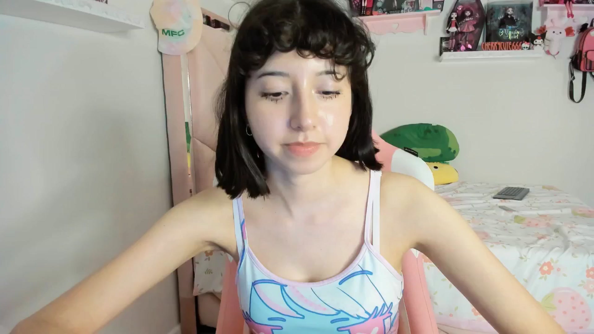Gallery image thumbnail from Cherrycute666's myfreecams stream on, 04/21/2025, 08:04 image 2 of 20