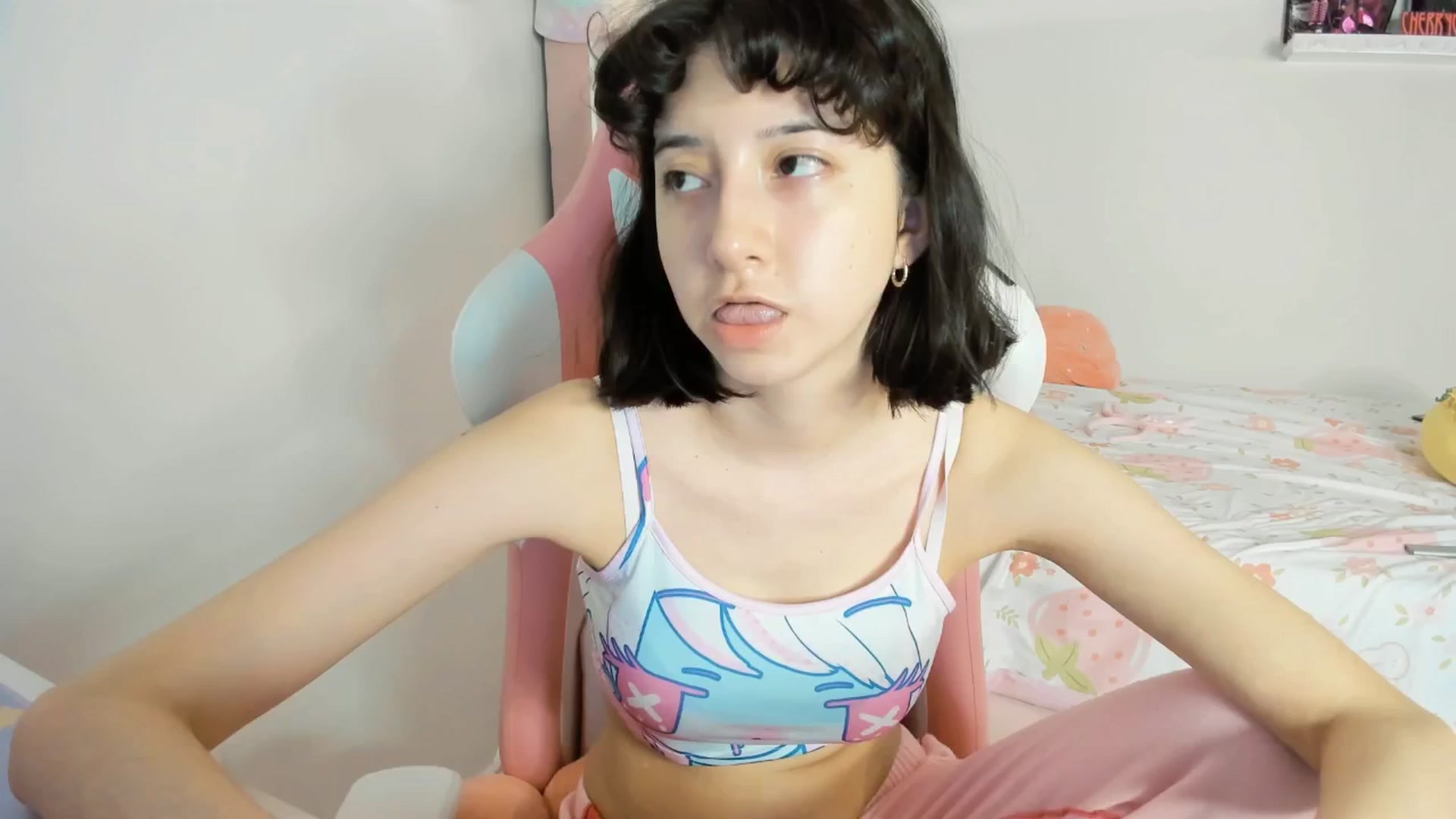 Gallery image thumbnail from Cherrycute666's myfreecams stream on, 04/21/2025, 08:04 image 15 of 20