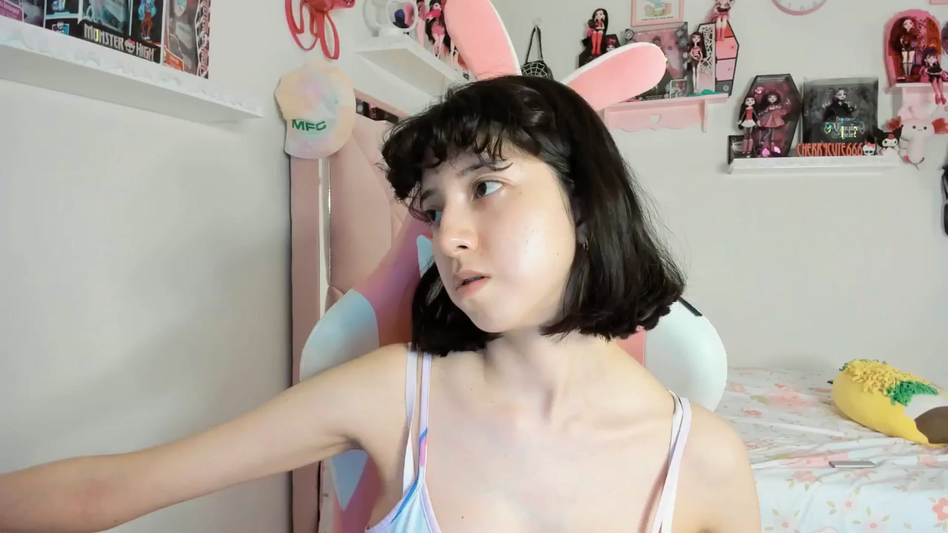 Gallery image thumbnail from Cherrycute666's myfreecams stream on, 04/21/2025, 08:15 image 18 of 20