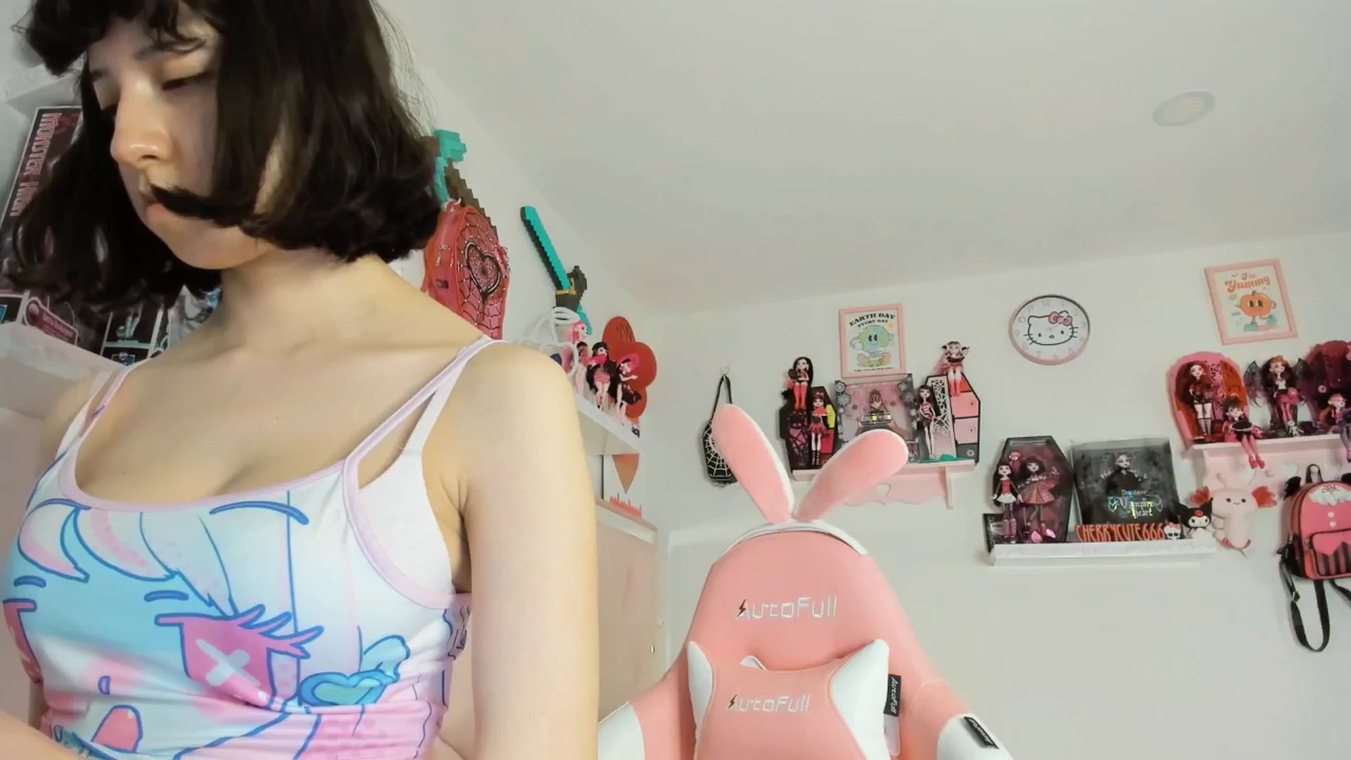 Gallery image thumbnail from Cherrycute666's myfreecams stream on, 04/21/2025, 08:15 image 11 of 20