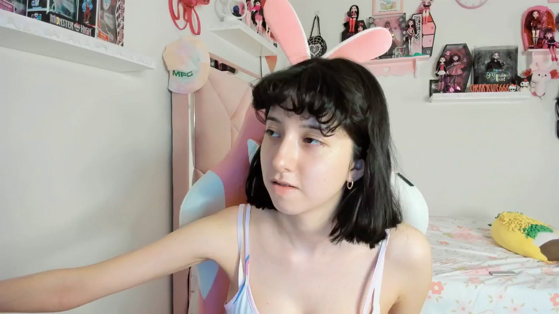 Gallery image thumbnail from Cherrycute666's myfreecams stream on, 04/21/2025, 08:15 image 20 of 20
