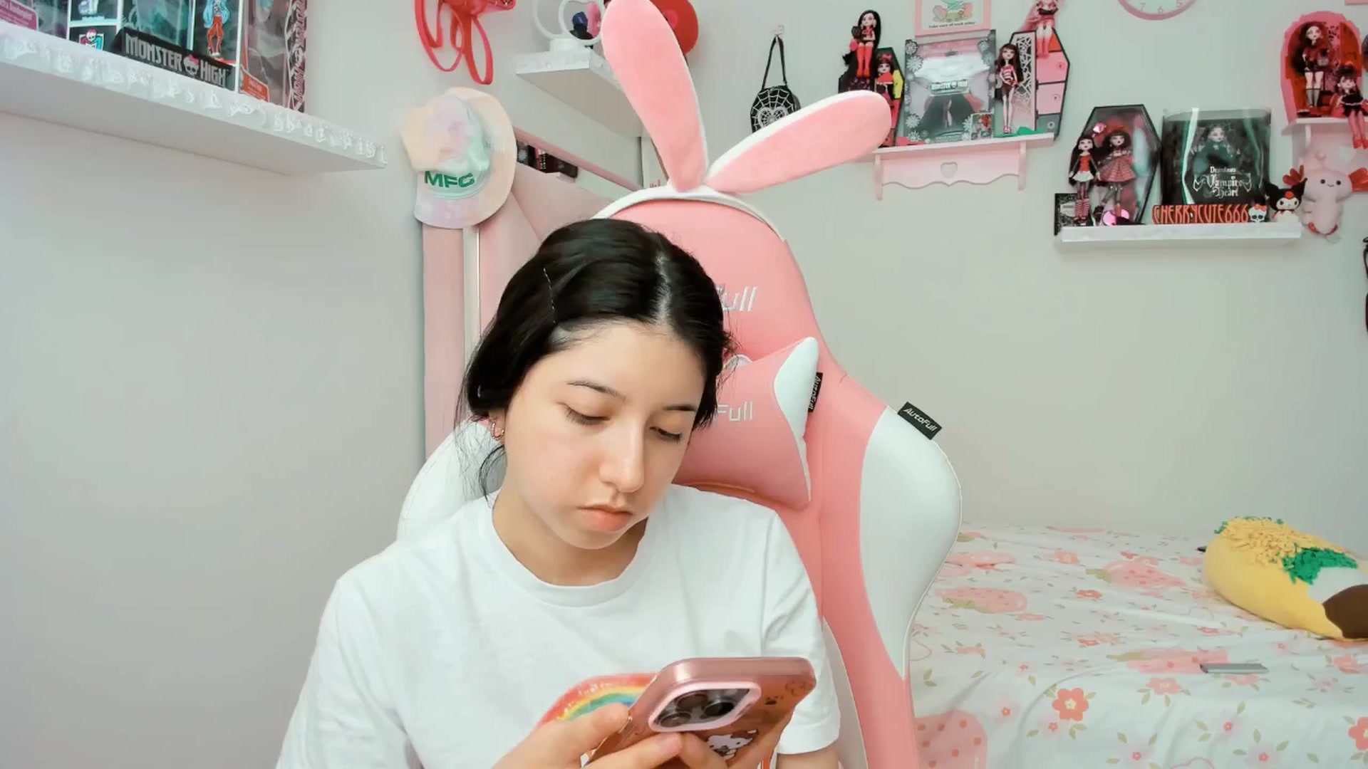 Gallery image thumbnail from Cherrycute666's myfreecams stream on, 04/21/2025, 19:43 image 20 of 20