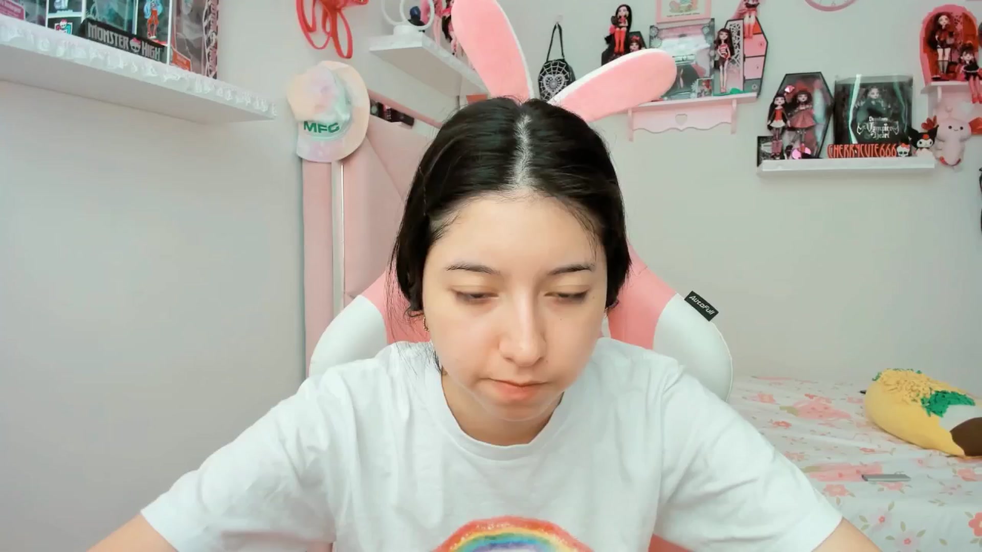 Gallery image thumbnail from Cherrycute666's myfreecams stream on, 04/21/2025, 19:43 image 18 of 20