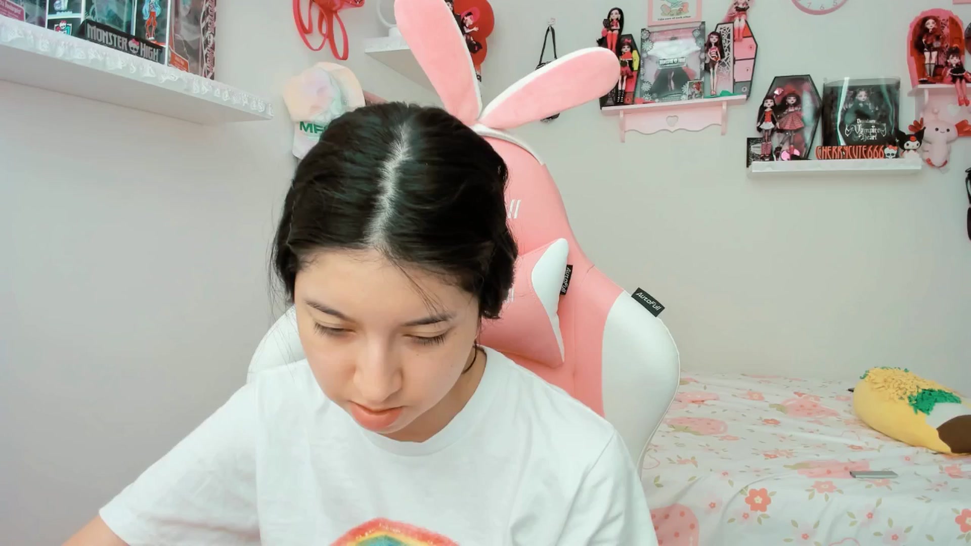 Gallery image thumbnail from Cherrycute666's myfreecams stream on, 04/21/2025, 19:43 image 15 of 20