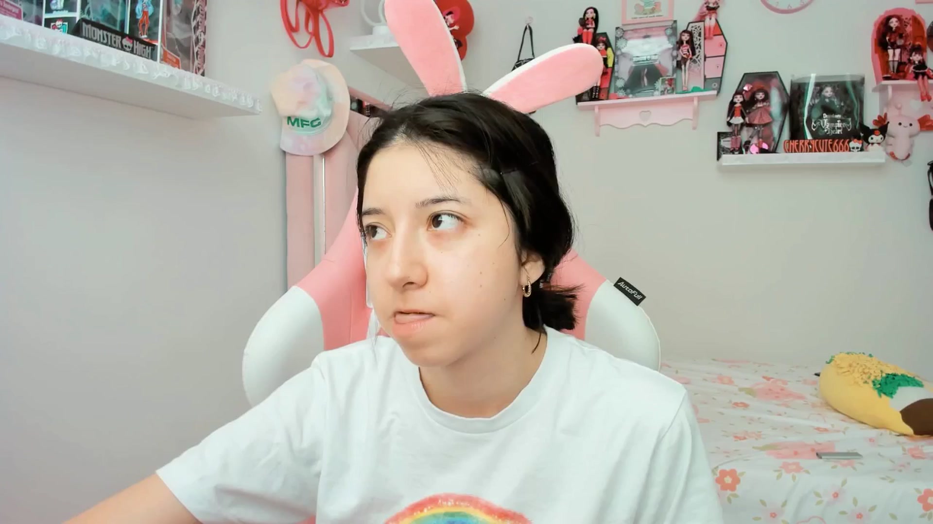 Gallery image thumbnail from Cherrycute666's myfreecams stream on, 04/21/2025, 19:43 image 13 of 20