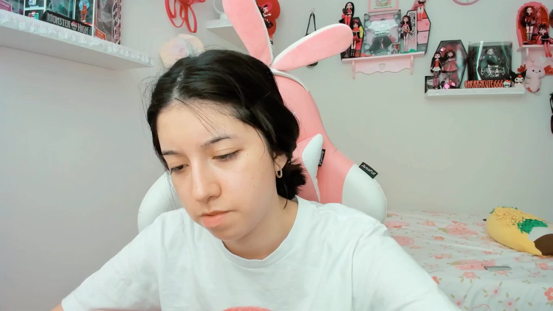 Gallery image thumbnail from Cherrycute666's myfreecams stream on, 04/21/2025, 19:43 image 16 of 20