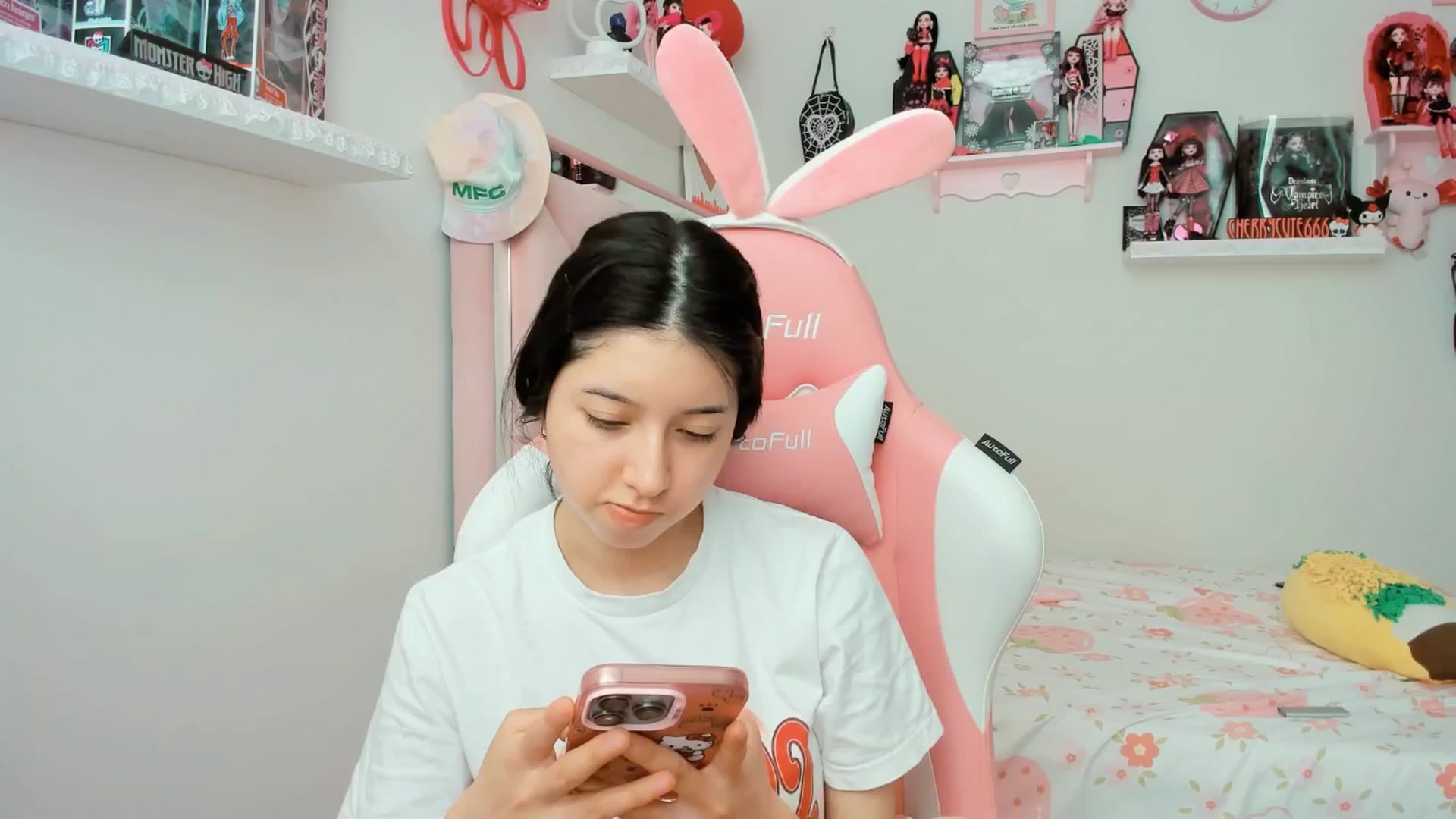 Gallery image thumbnail from Cherrycute666's myfreecams stream on, 04/21/2025, 19:43 image 19 of 20