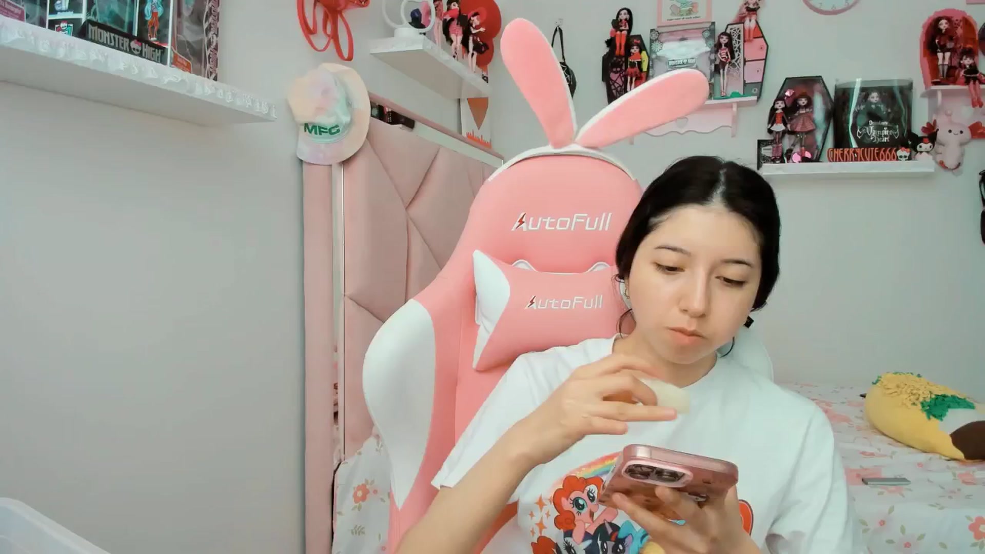Gallery image thumbnail from Cherrycute666's myfreecams stream on, 04/21/2025, 19:43 image 1 of 20