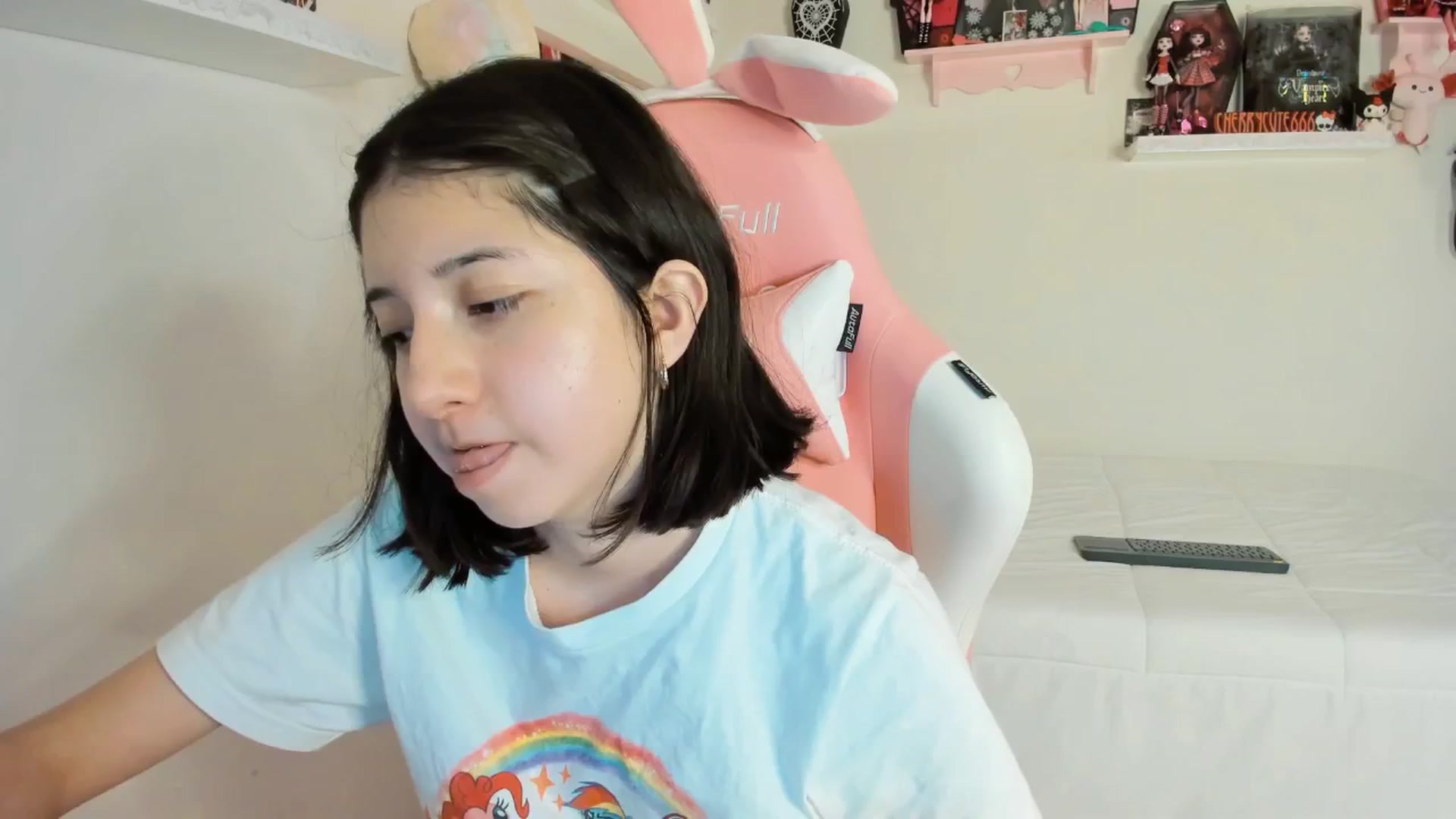 Gallery image thumbnail from Cherrycute666's myfreecams stream on, 05/06/2025, 05:15 image 7 of 20