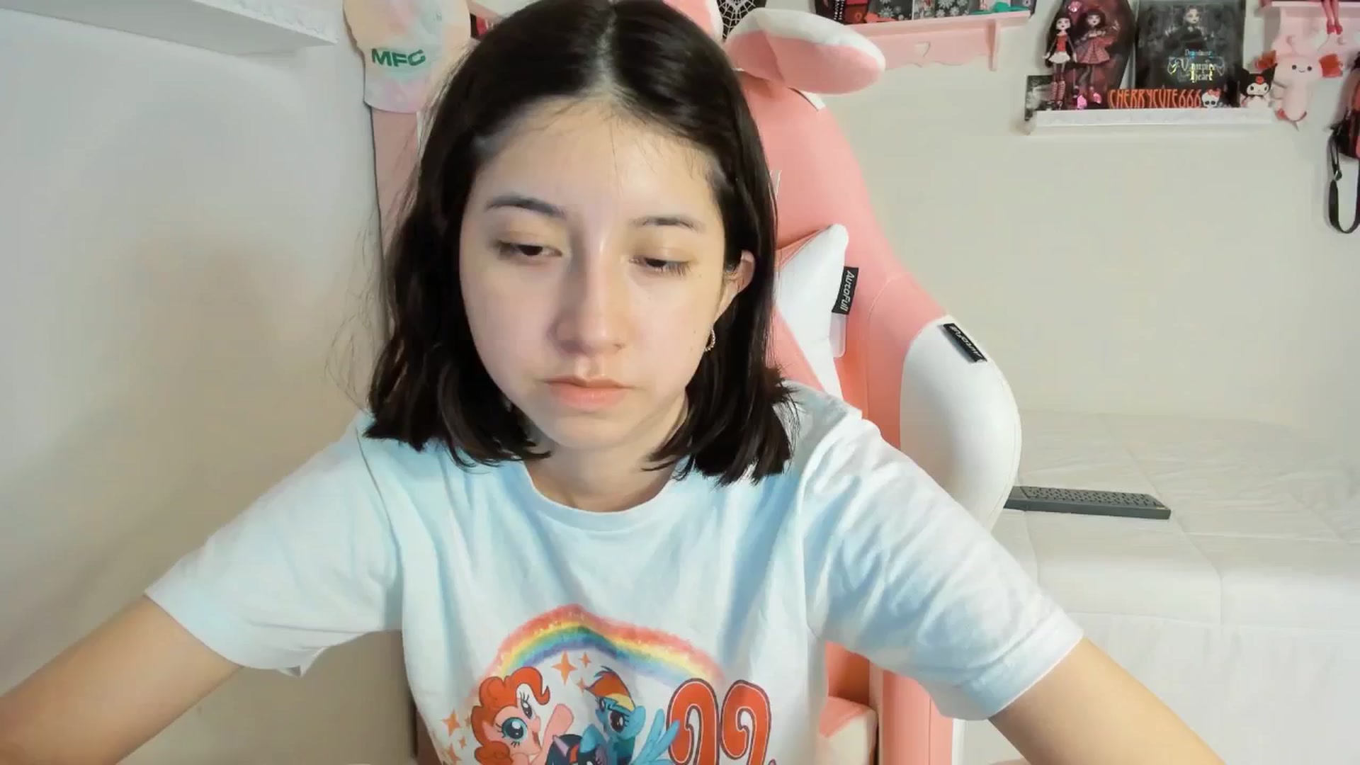 Gallery image thumbnail from Cherrycute666's myfreecams stream on, 05/06/2025, 05:15 image 12 of 20