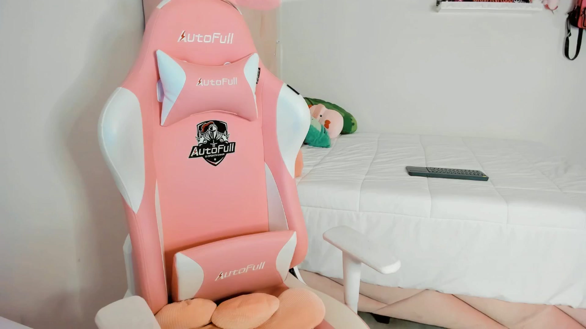 Gallery image thumbnail from Cherrycute666's myfreecams stream on, 05/06/2025, 05:15 image 20 of 20